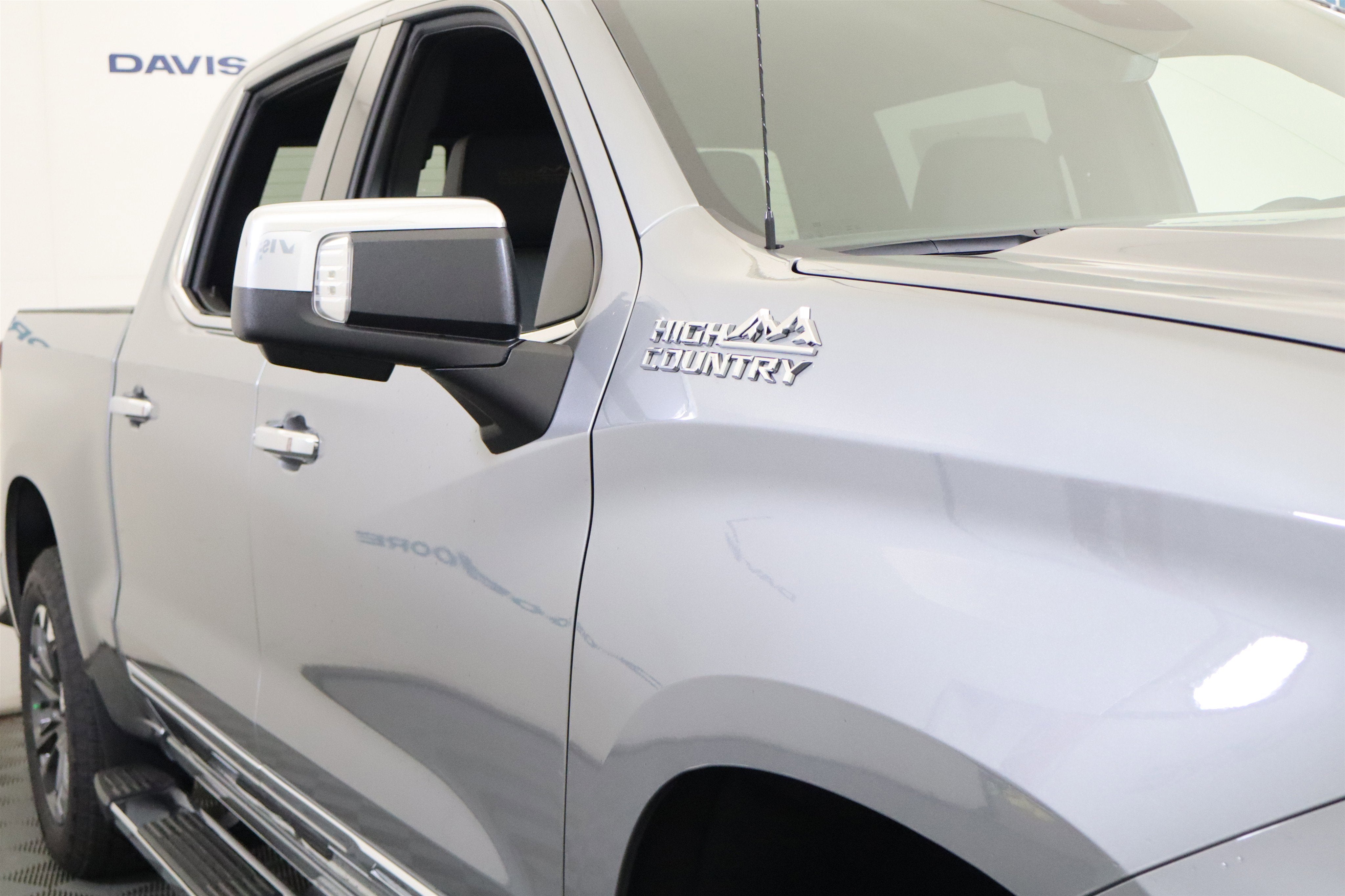 2026 Chevrolet Silverado 1500 High Country Crew Cab 4WD