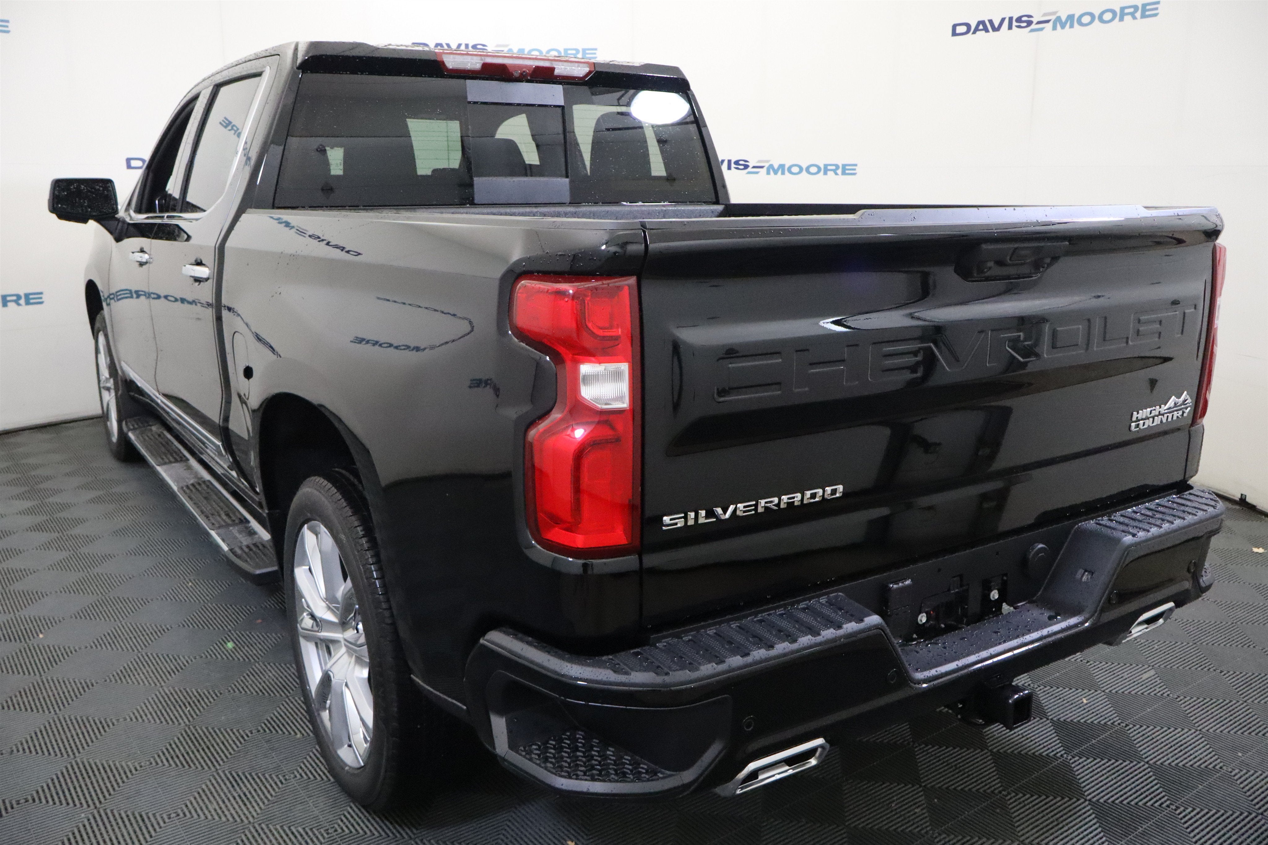 2026 Chevrolet Silverado 1500 High Country Crew Cab 4WD