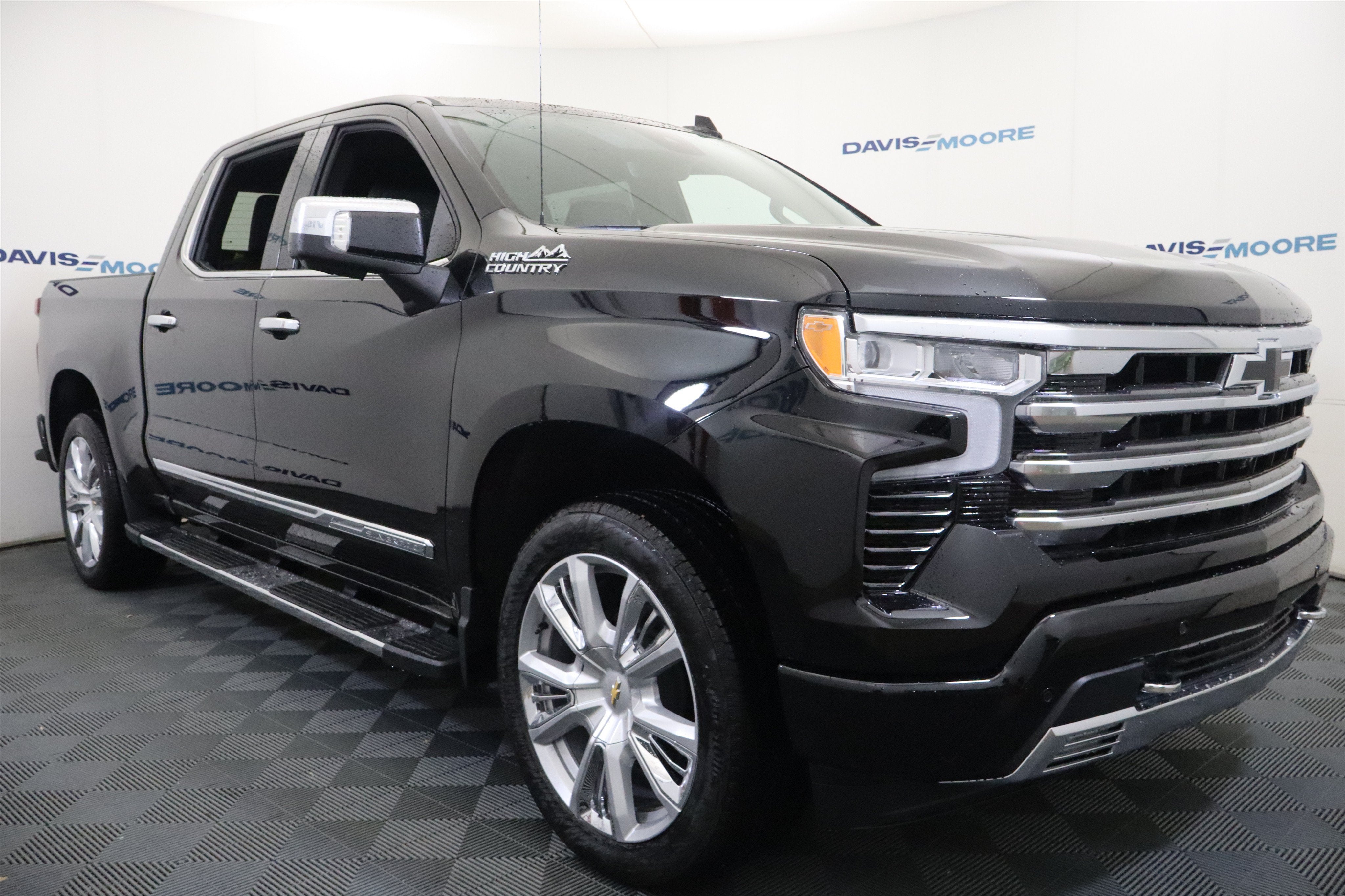 2026 Chevrolet Silverado 1500 High Country Crew Cab 4WD
