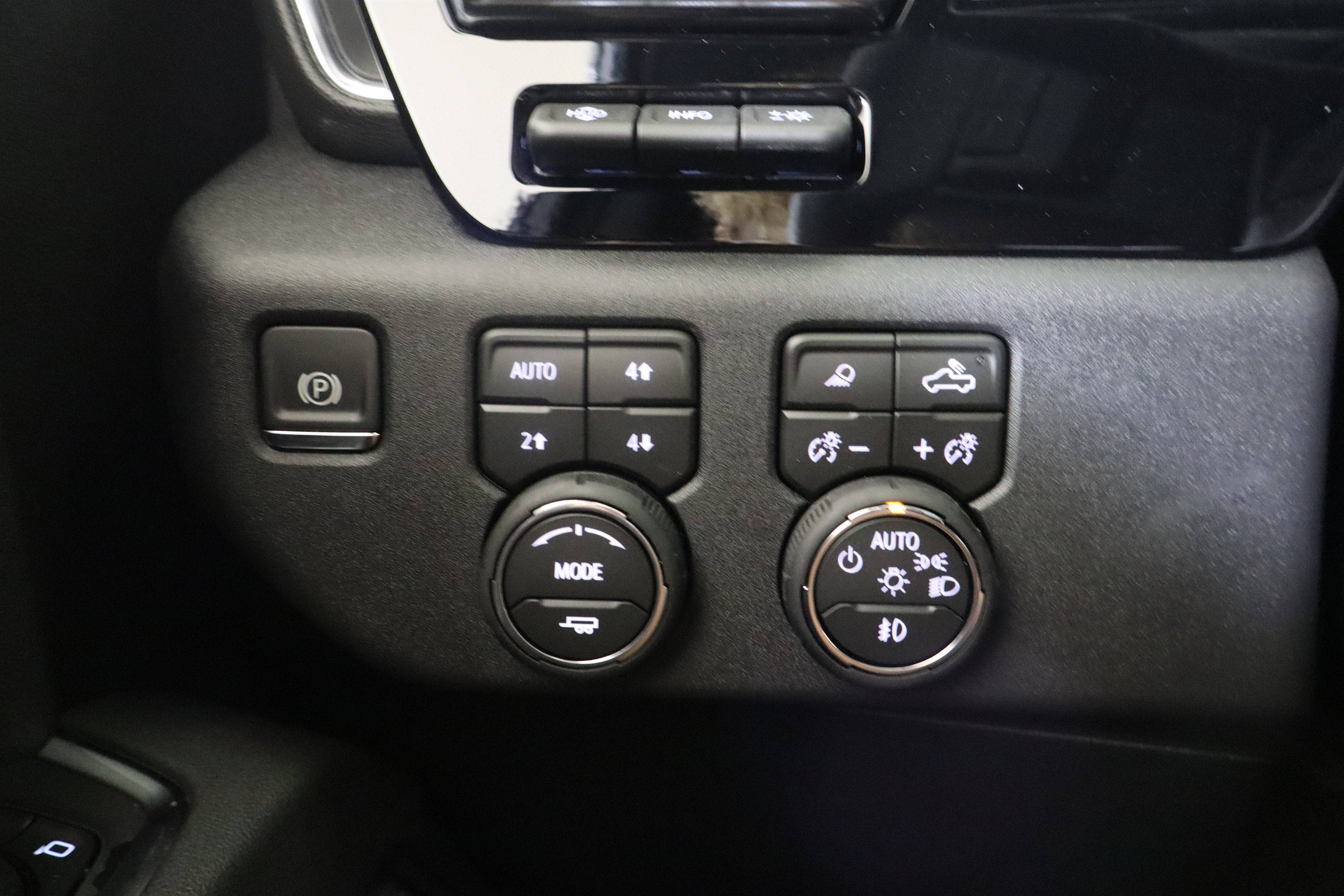 2026 Chevrolet Silverado 1500 High Country Crew Cab 4WD