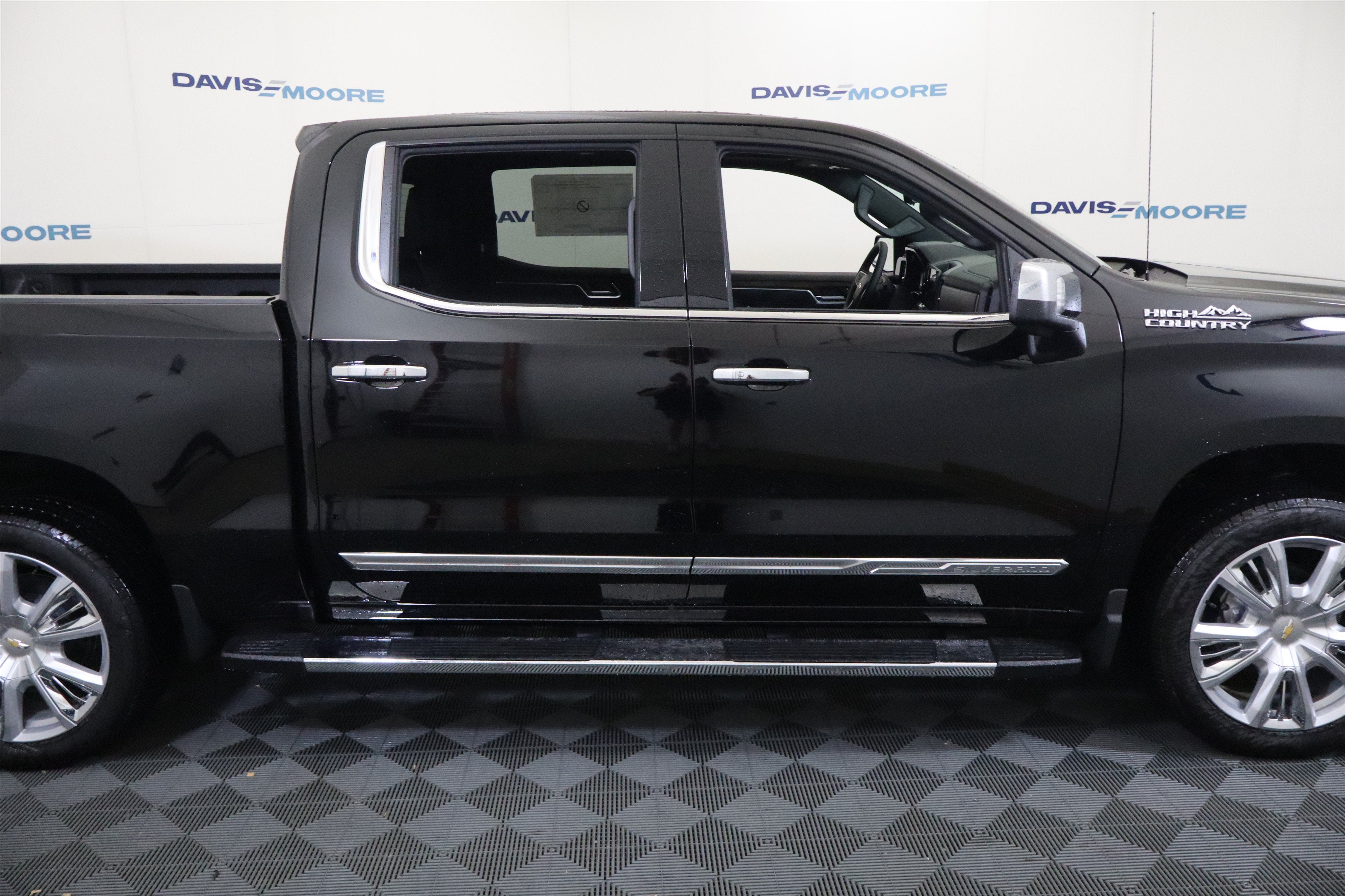 2026 Chevrolet Silverado 1500 High Country Crew Cab 4WD