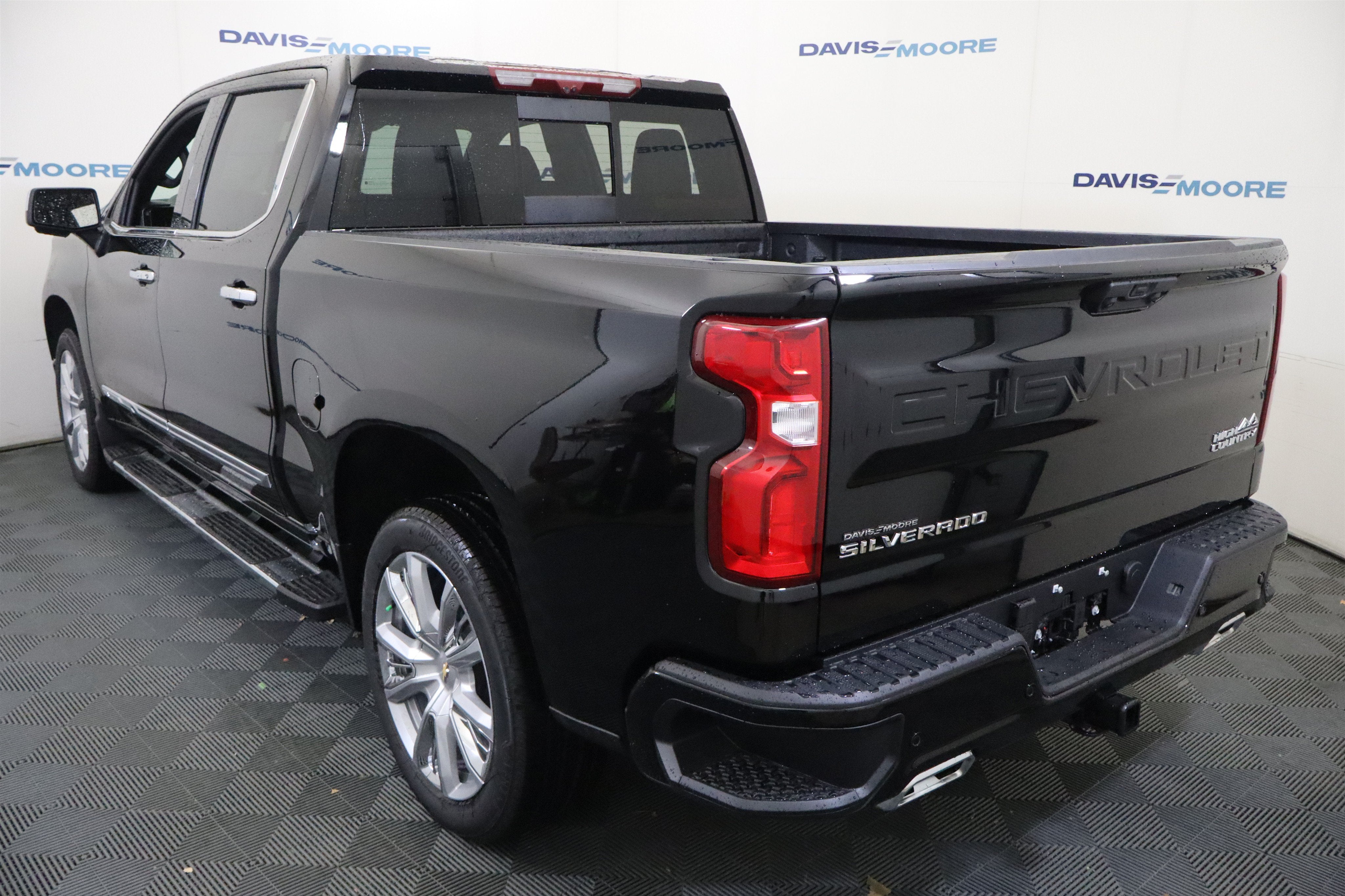 2026 Chevrolet Silverado 1500 High Country Crew Cab 4WD