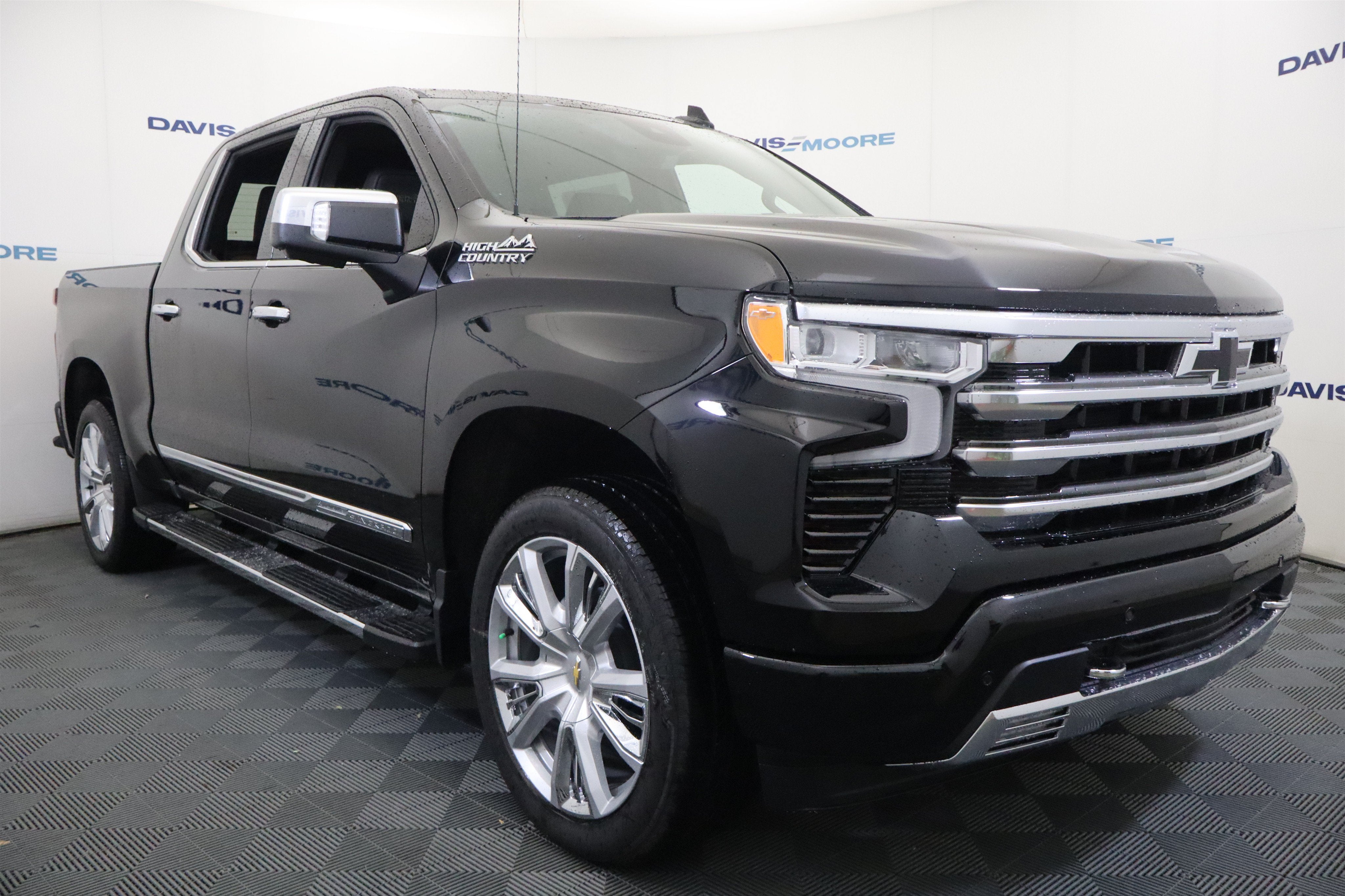 2026 Chevrolet Silverado 1500 High Country Crew Cab 4WD