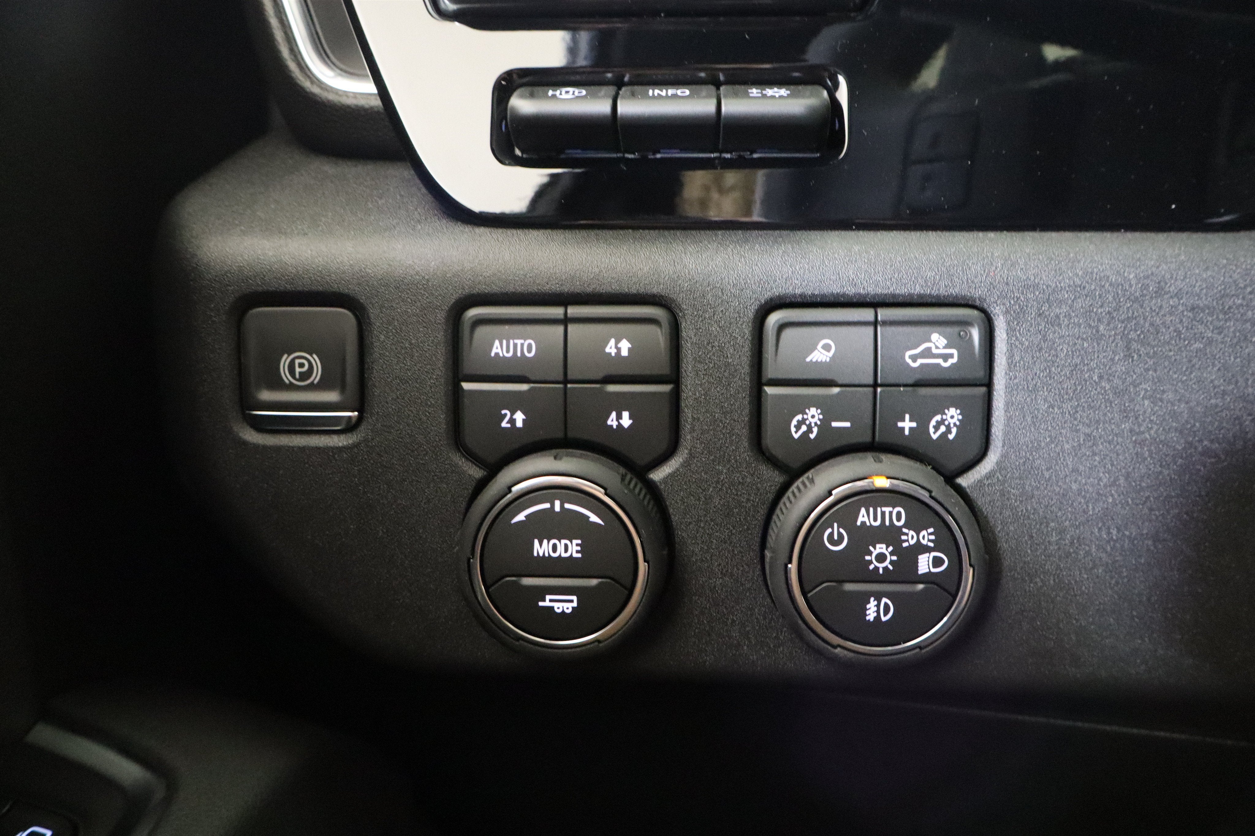 2026 Chevrolet Silverado 1500 High Country Crew Cab 4WD