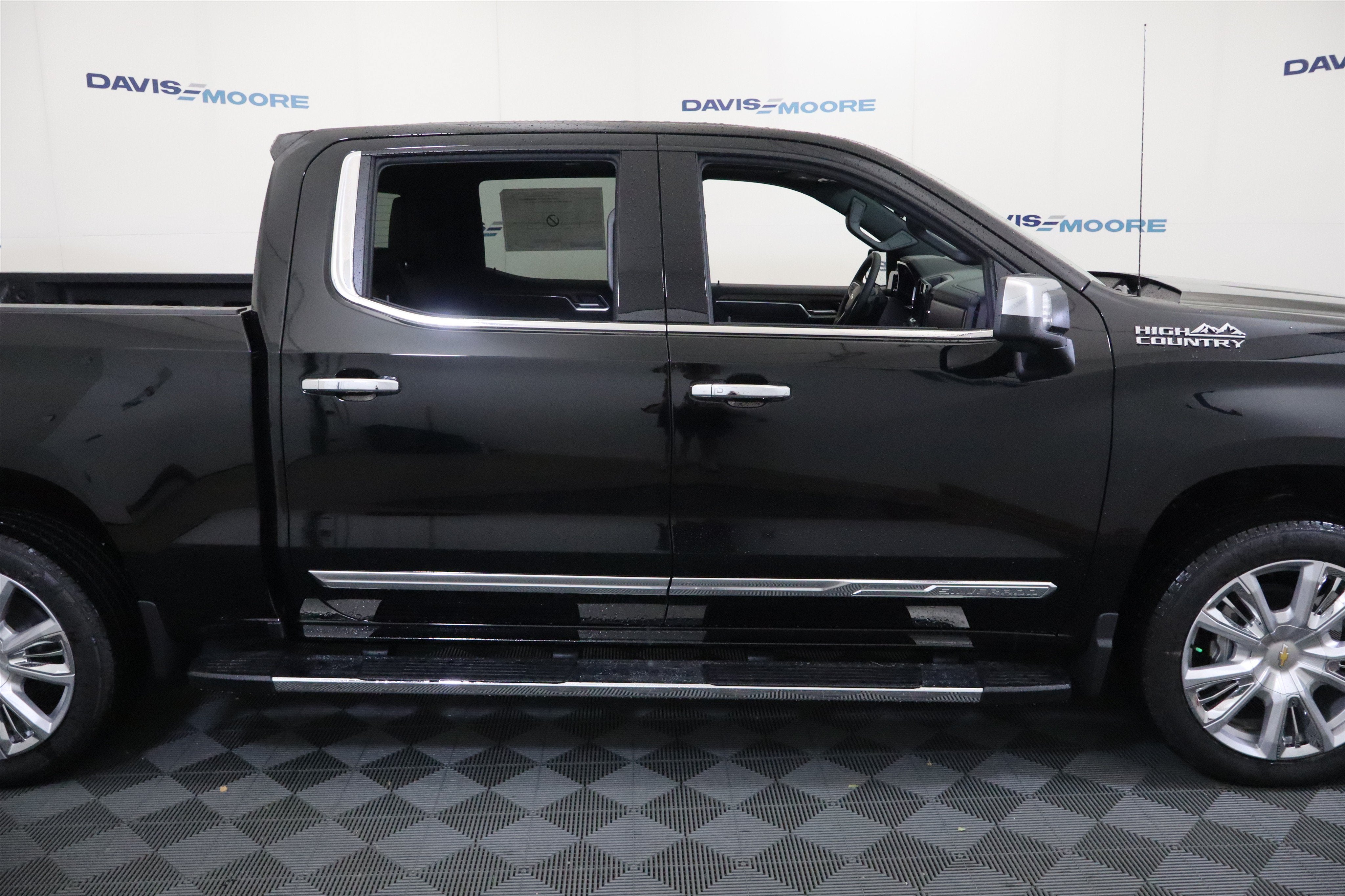 2026 Chevrolet Silverado 1500 High Country Crew Cab 4WD