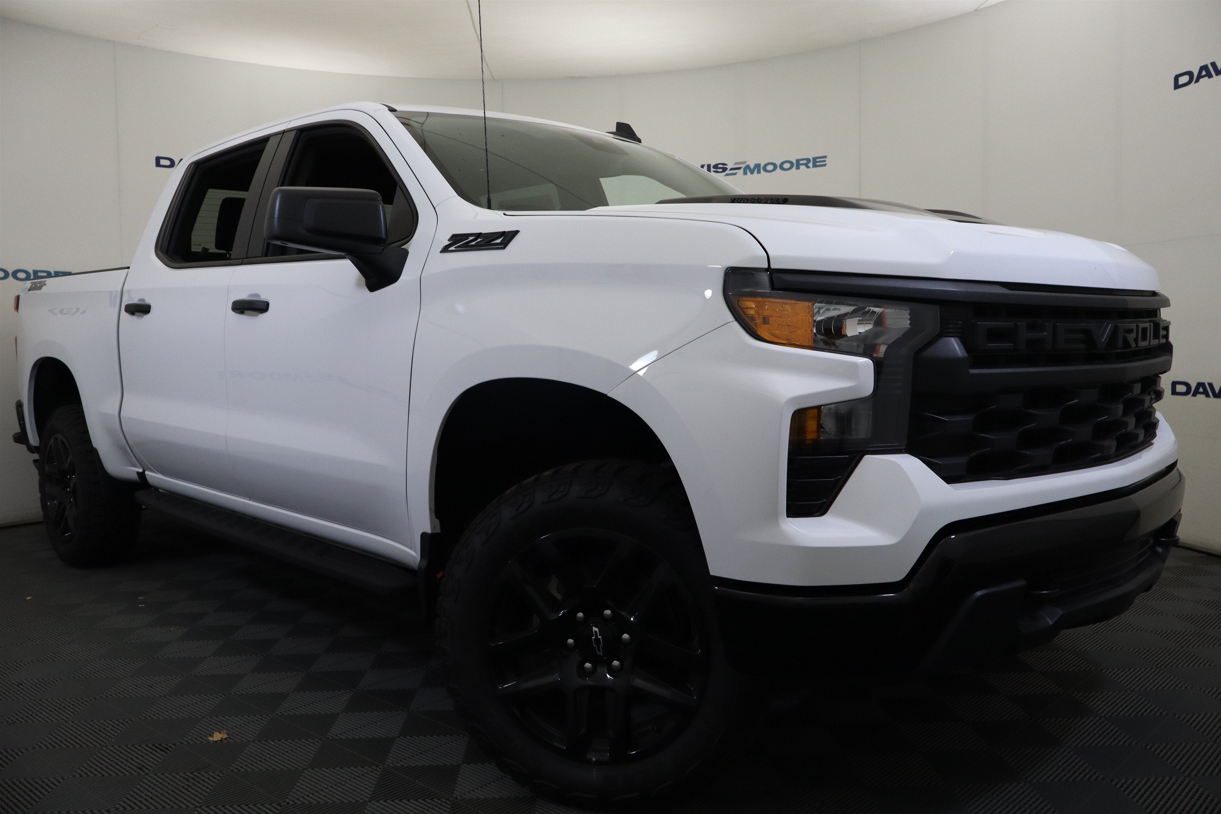 2026 Chevrolet Silverado 1500 Custom Trail Boss Crew Cab 4WD