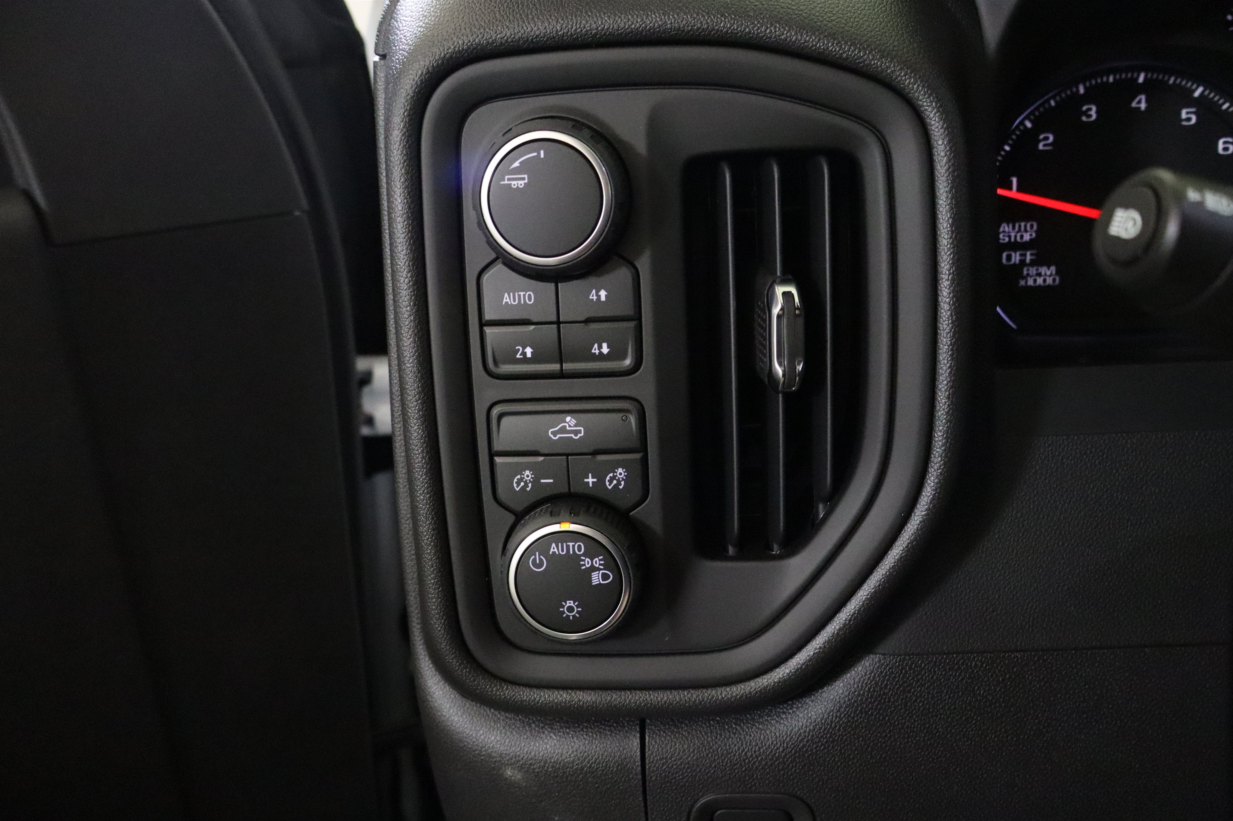 2026 Chevrolet Silverado 1500 Custom Trail Boss Crew Cab 4WD