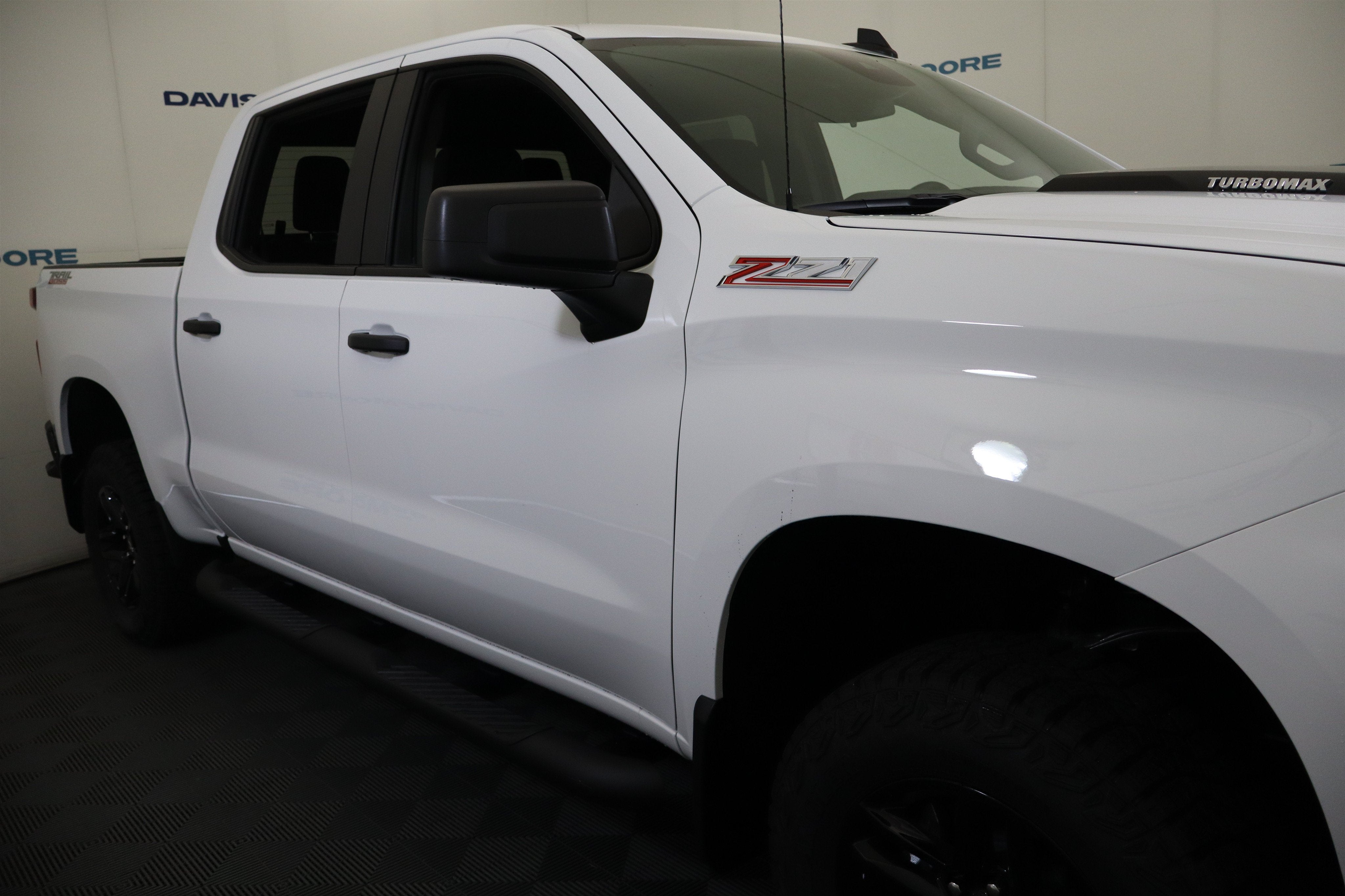 2026 Chevrolet Silverado 1500 Custom Trail Boss Crew Cab 4WD