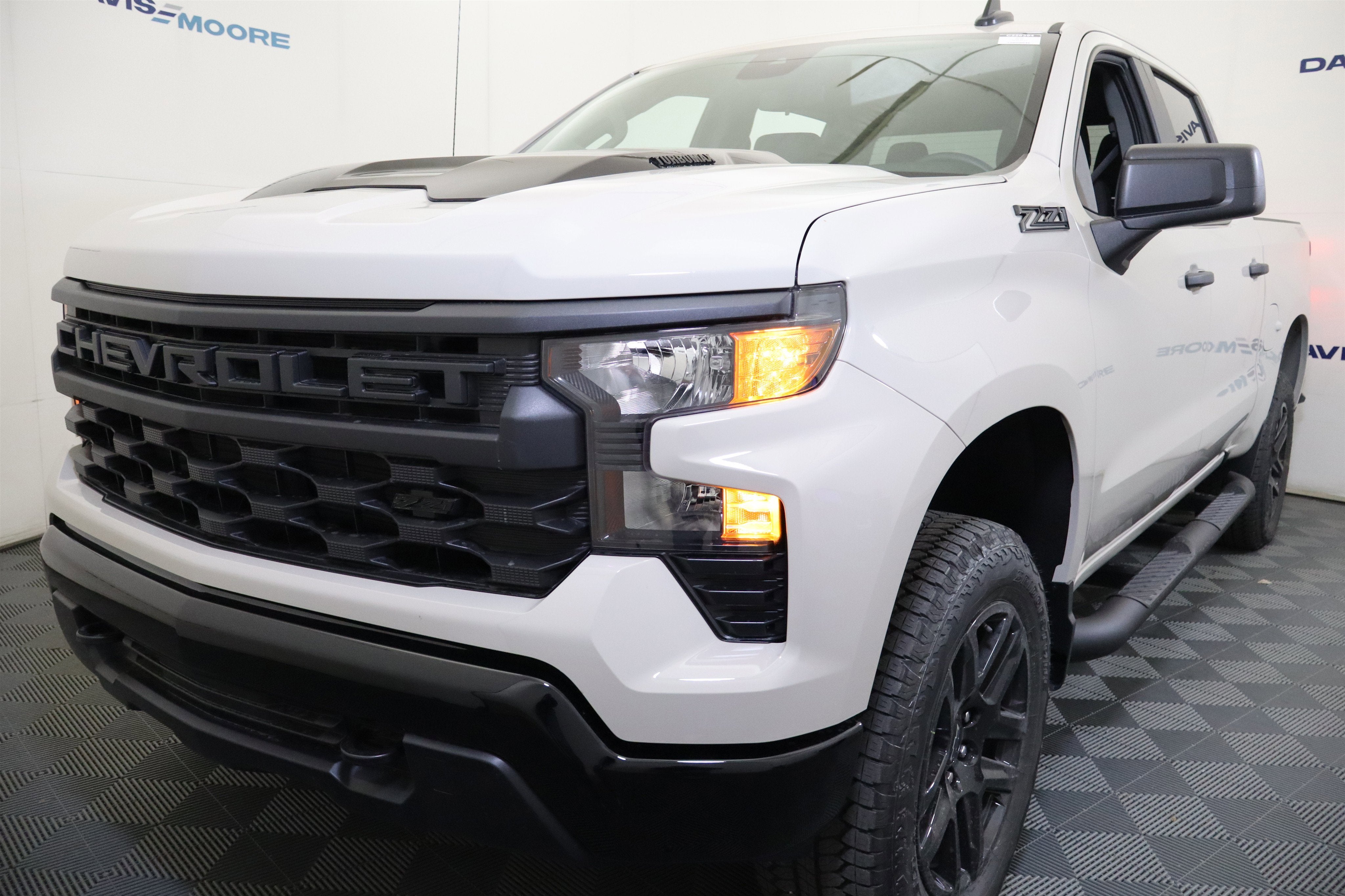 2026 Chevrolet Silverado 1500 Custom Trail Boss Crew Cab 4WD