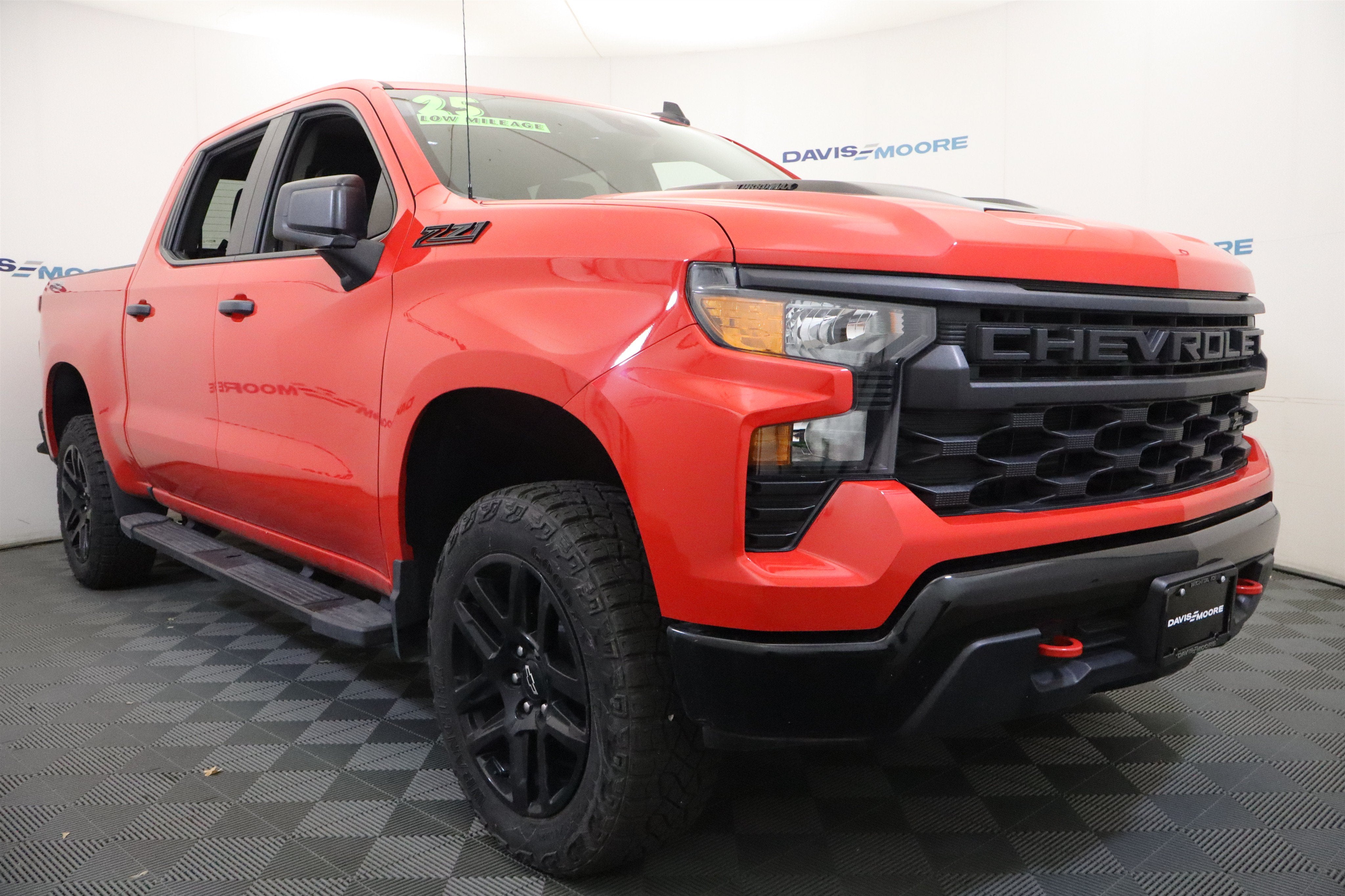 2025 Chevrolet Silverado 1500 Custom Trail Boss Crew Cab 4WD