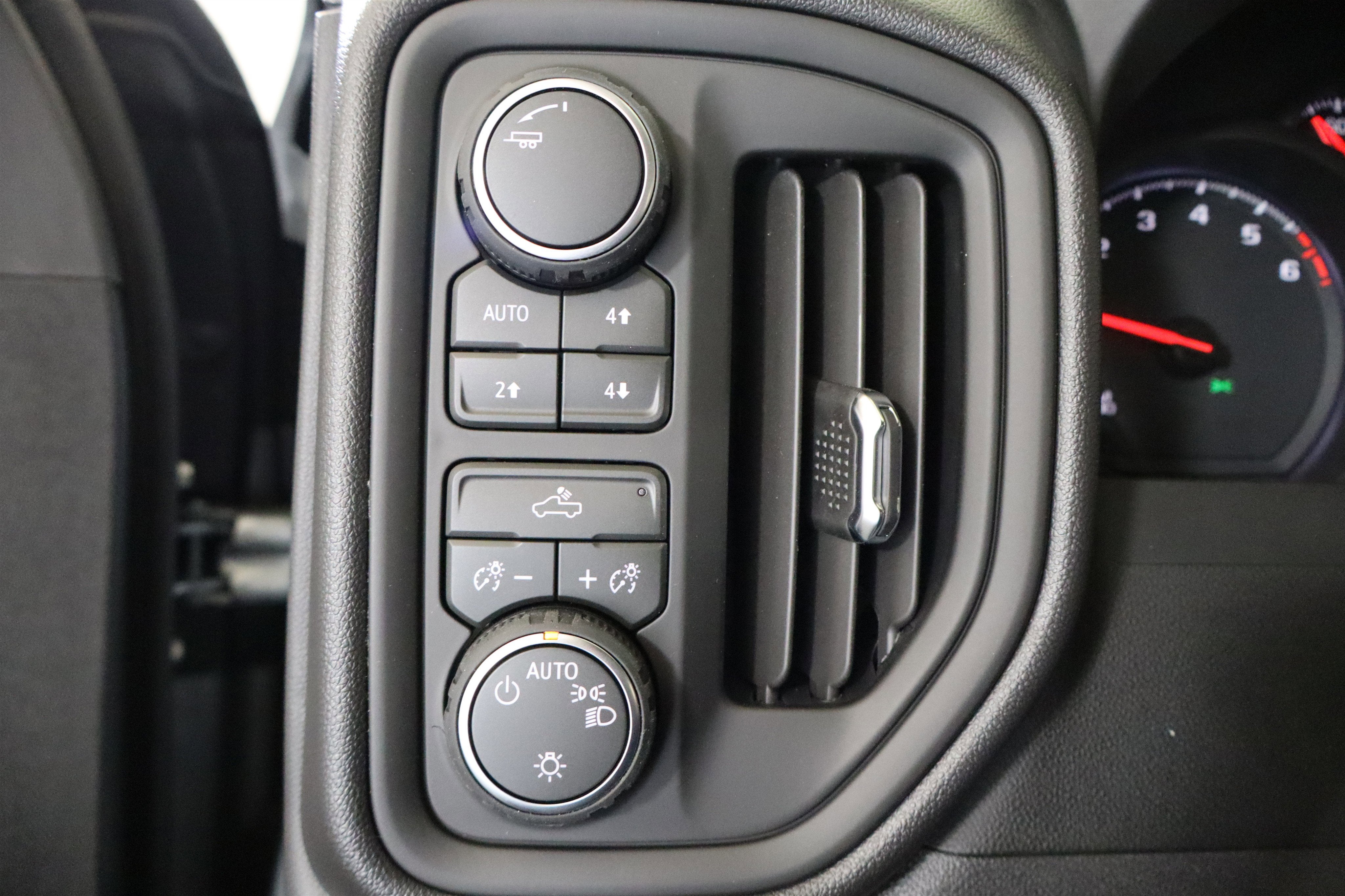 2026 Chevrolet Silverado 1500 Custom Trail Boss Crew Cab 4WD