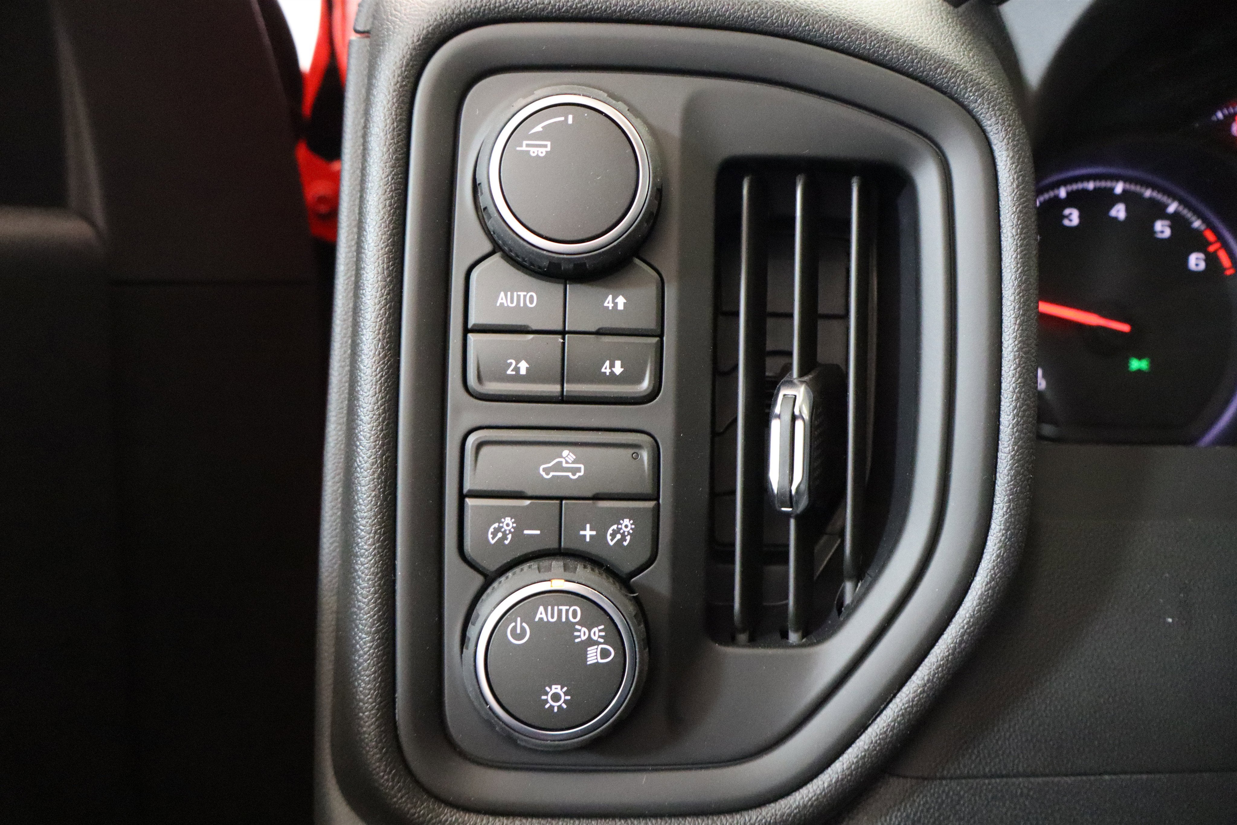 2026 Chevrolet Silverado 1500 Custom Trail Boss Crew Cab 4WD