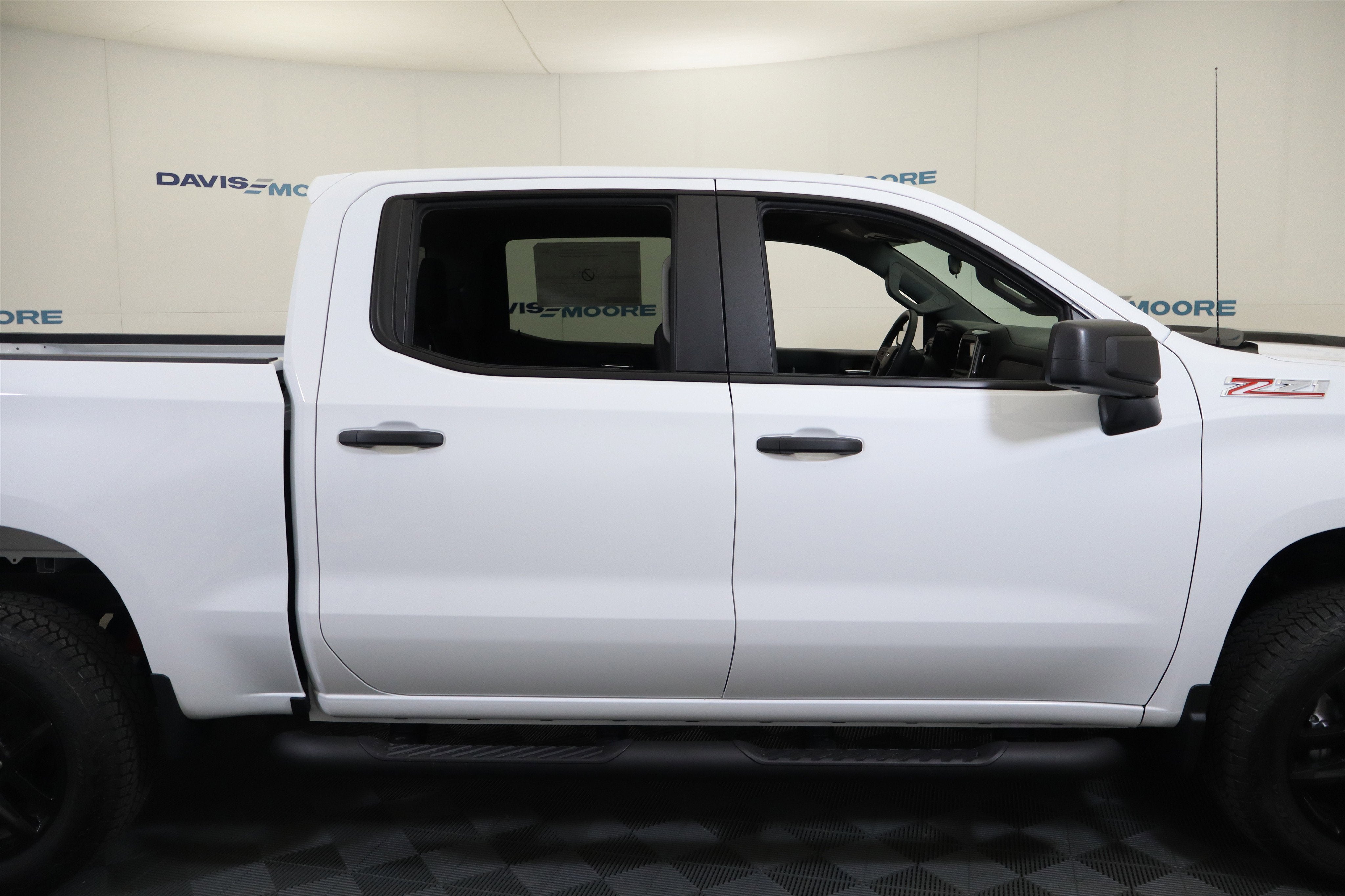 2026 Chevrolet Silverado 1500 Custom Trail Boss Crew Cab 4WD