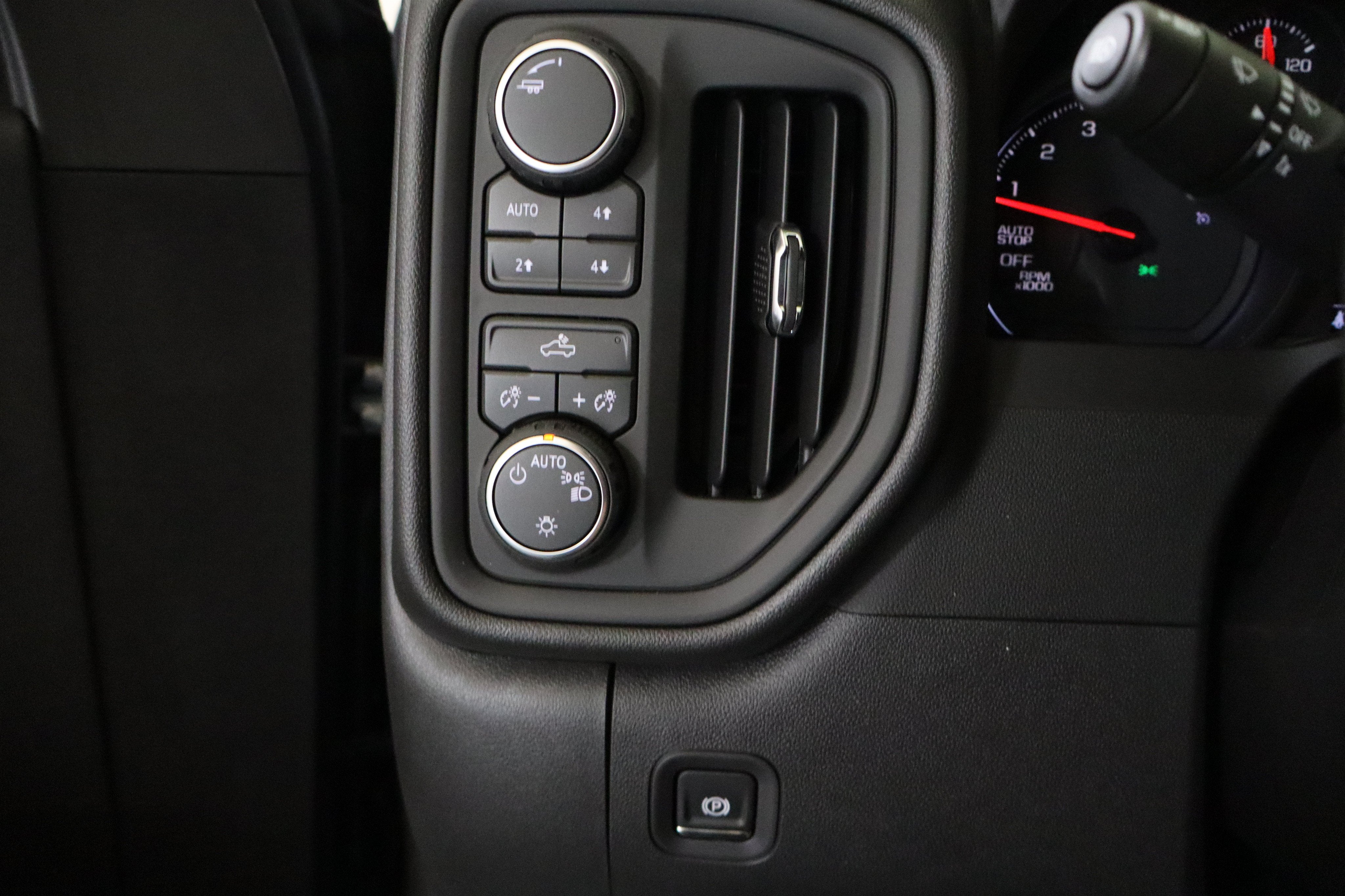 2026 Chevrolet Silverado 1500 Custom Trail Boss Crew Cab 4WD