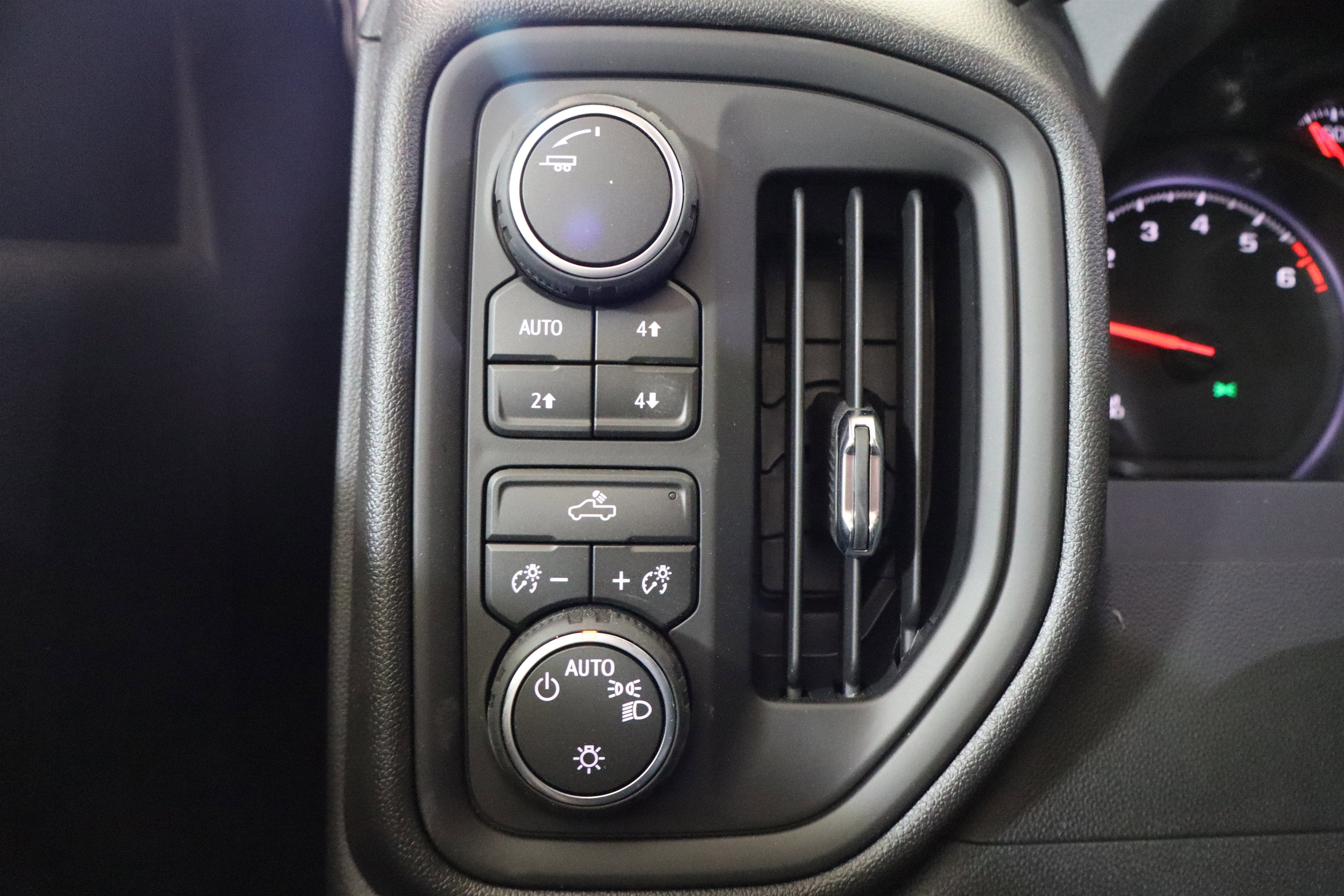 2026 Chevrolet Silverado 1500 Custom Trail Boss Crew Cab 4WD