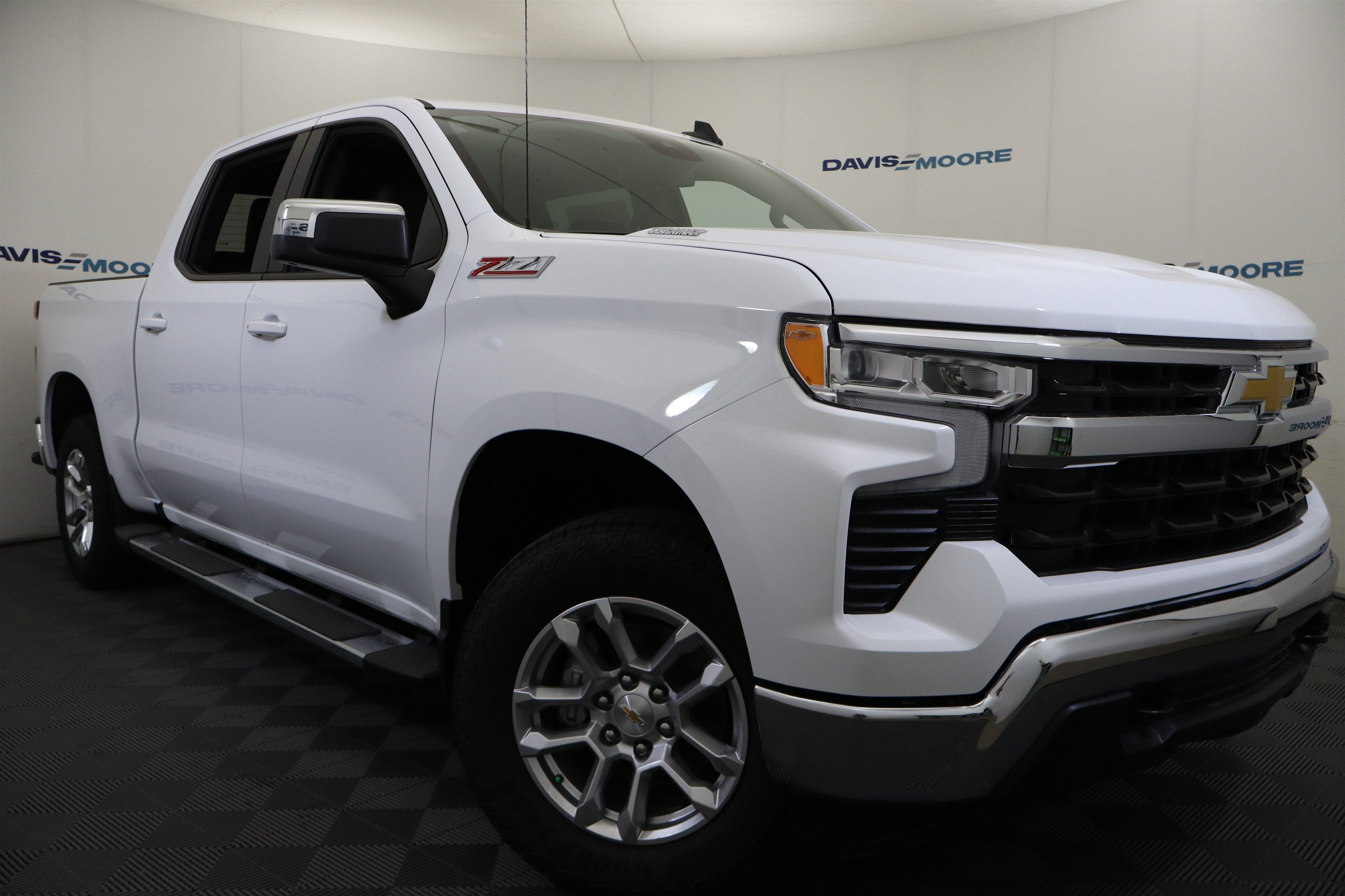 2026 Chevrolet Silverado 1500 LT Crew Cab 4WD