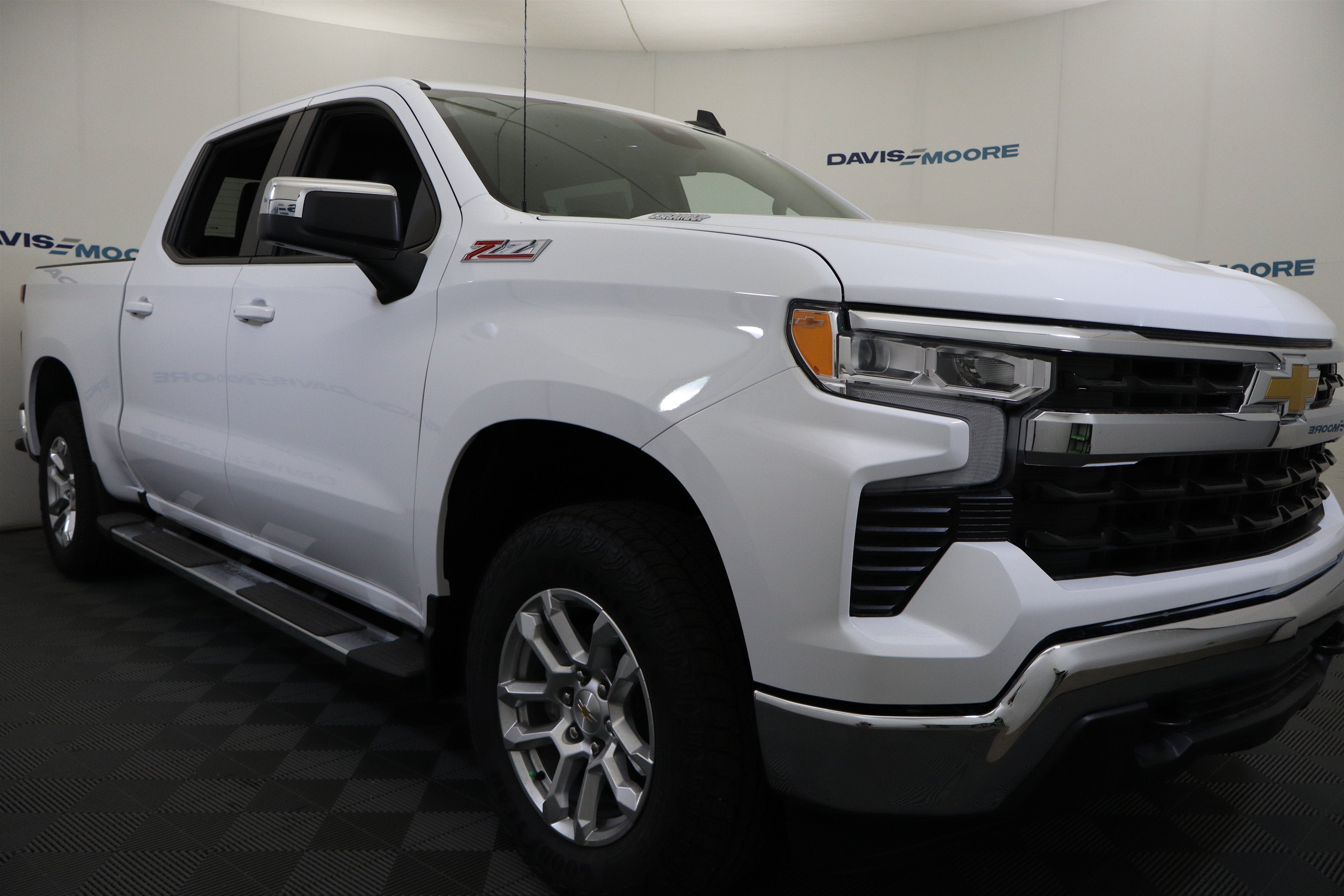 2026 Chevrolet Silverado 1500 LT Crew Cab 4WD