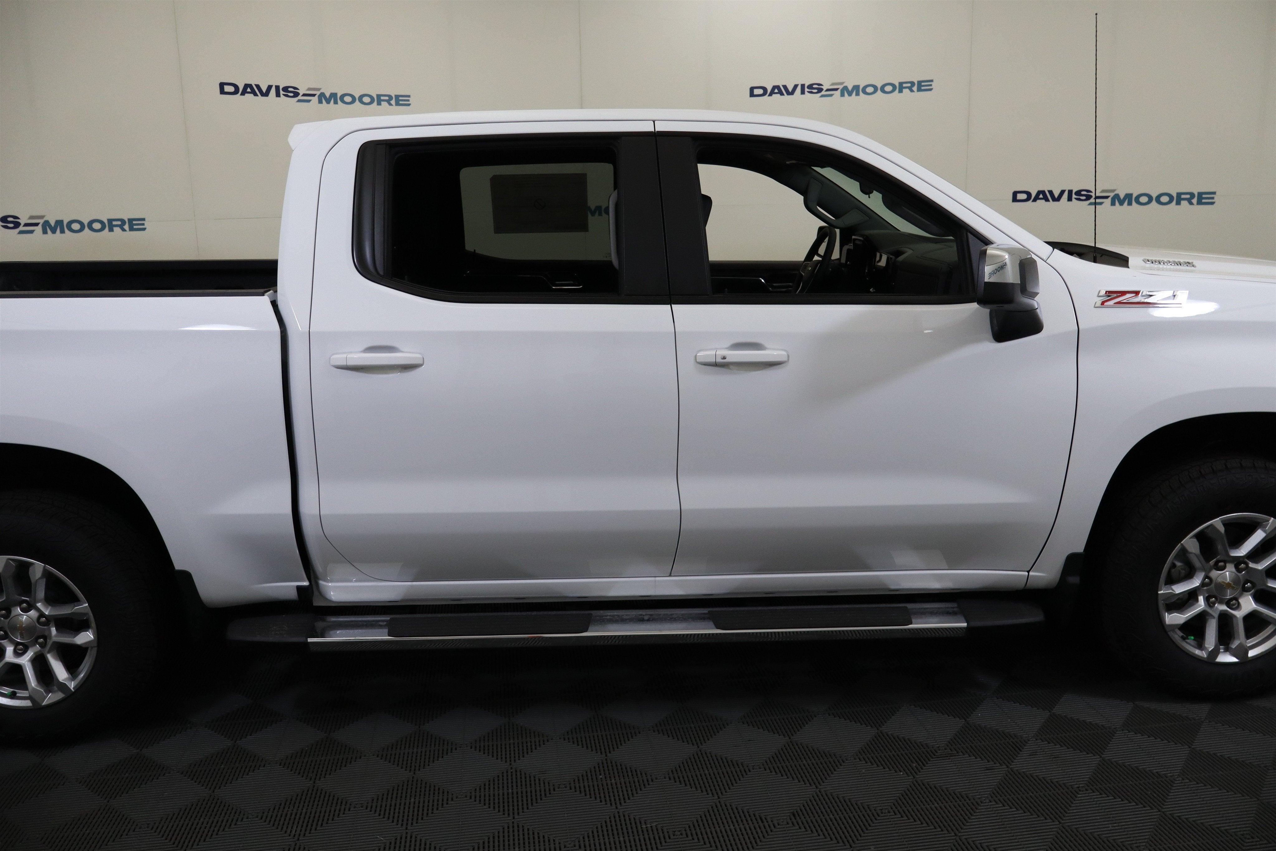 2026 Chevrolet Silverado 1500 LT Crew Cab 4WD