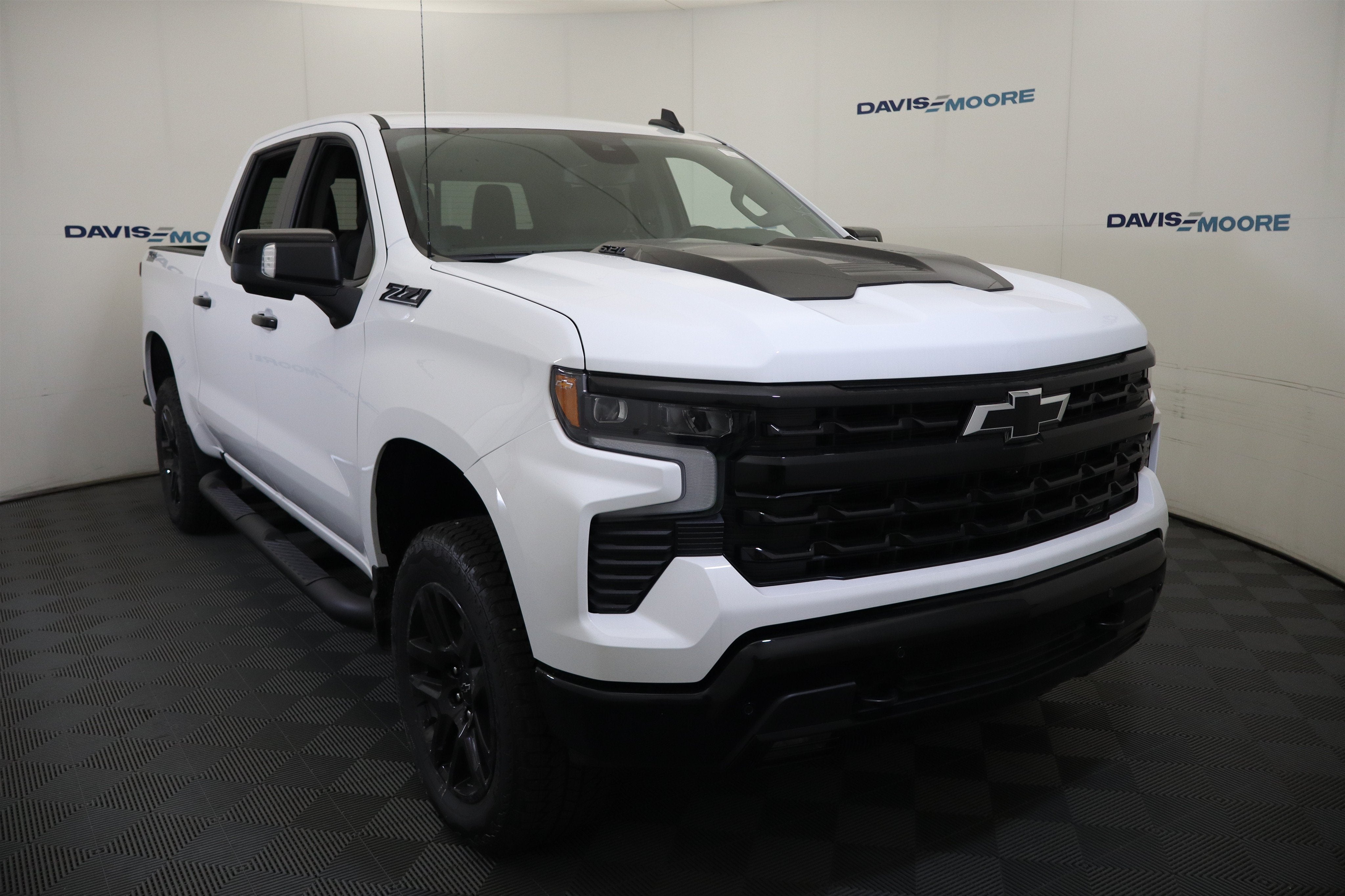 2026 Chevrolet Silverado 1500 LT Trail Boss Crew Cab 4WD