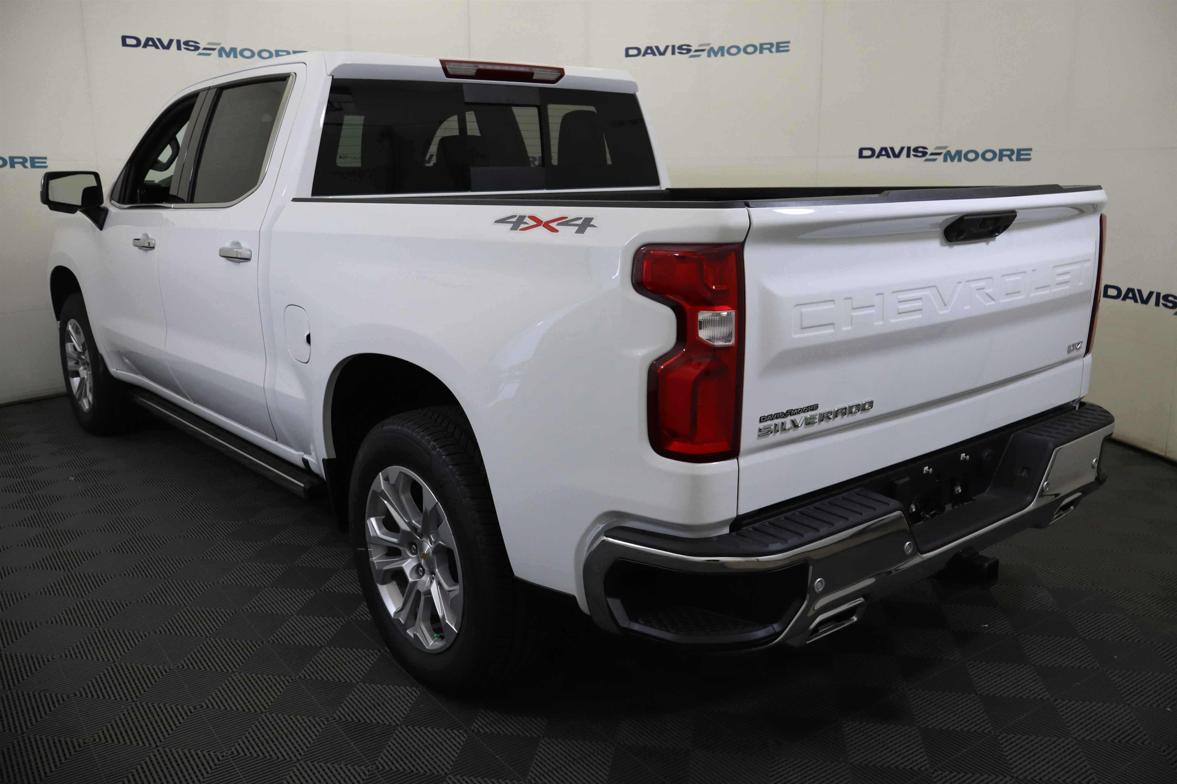 2026 Chevrolet Silverado 1500 LTZ Crew Cab 4WD