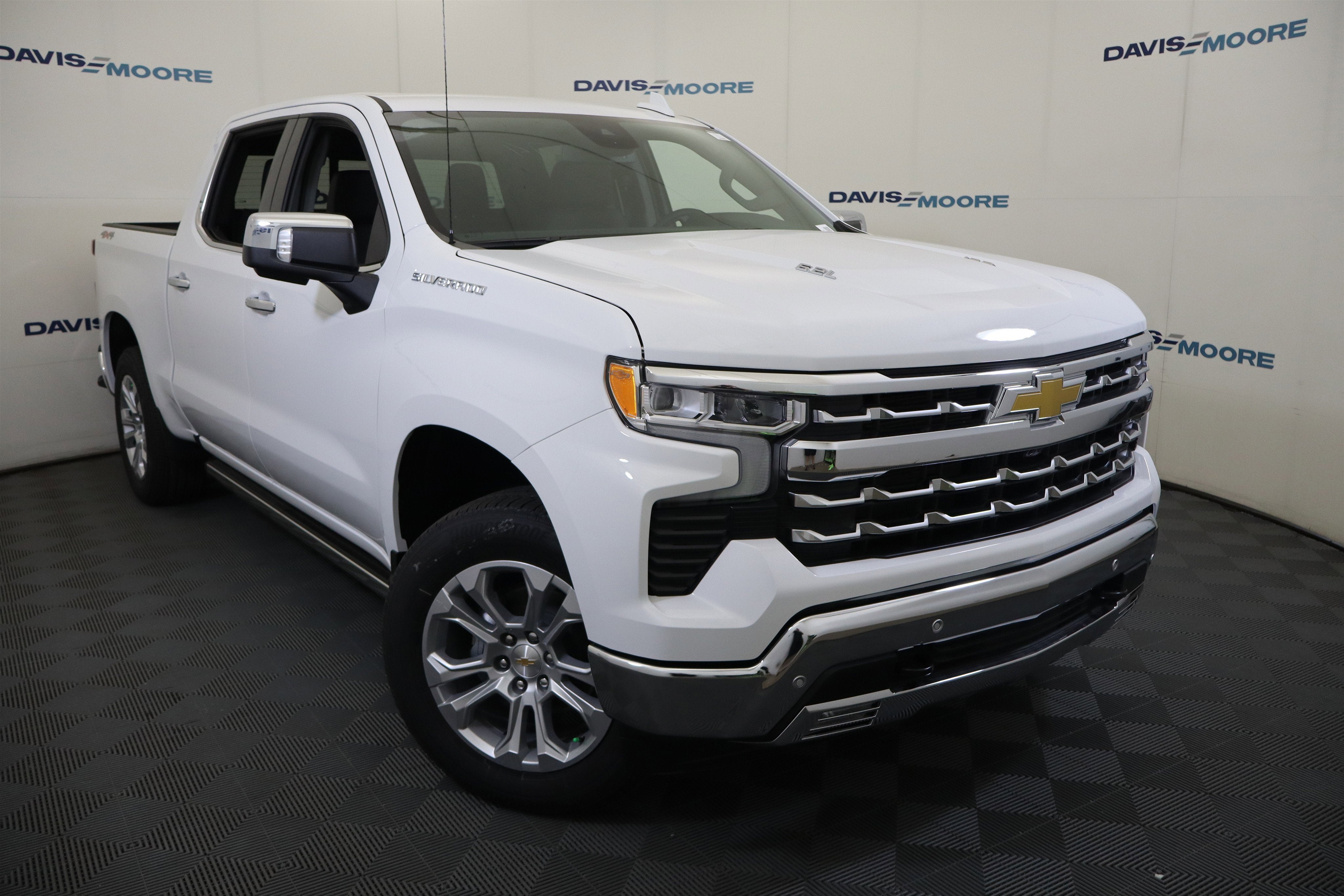 2026 Chevrolet Silverado 1500 LTZ Crew Cab 4WD