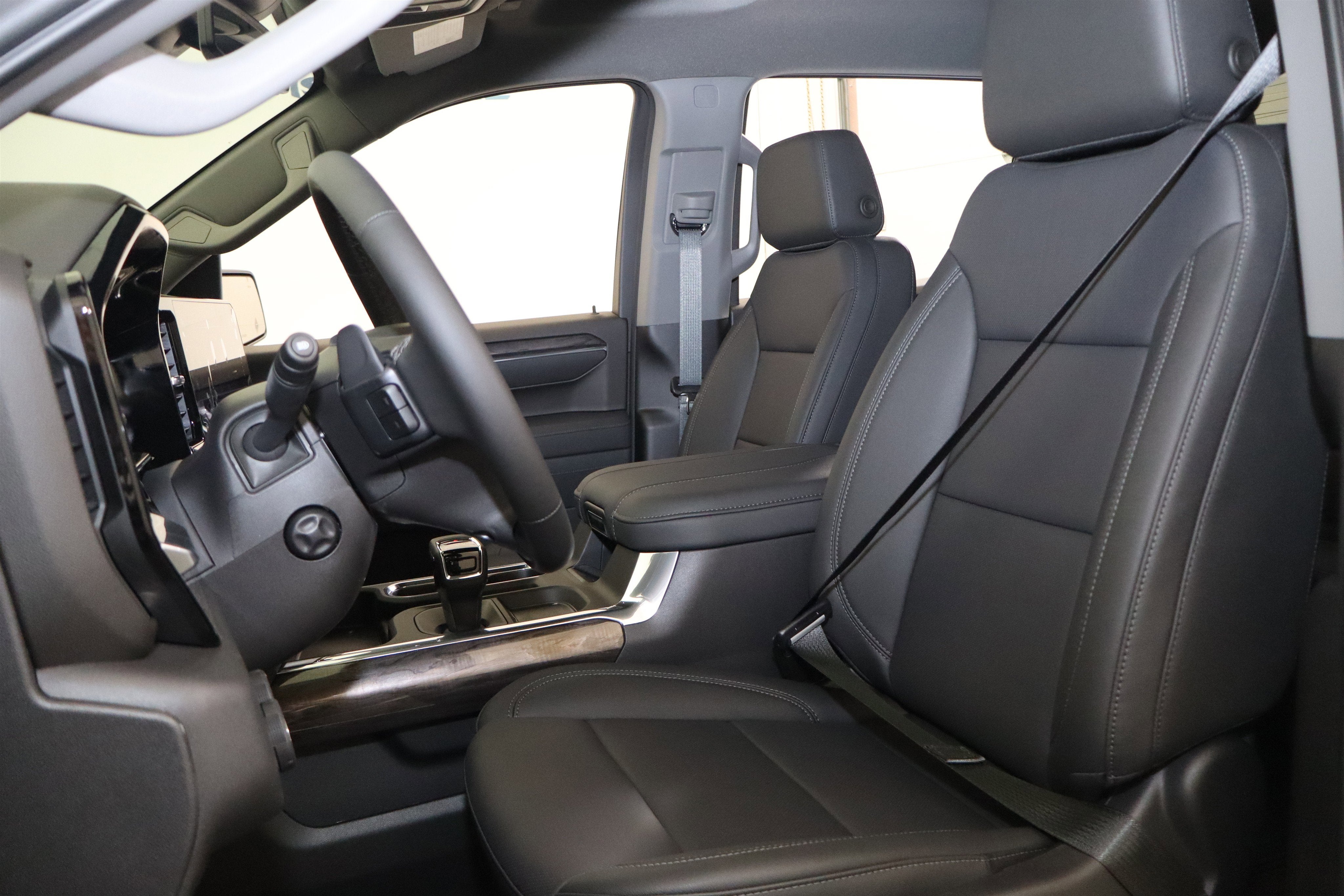 2026 Chevrolet Silverado 1500 LTZ Crew Cab 4WD