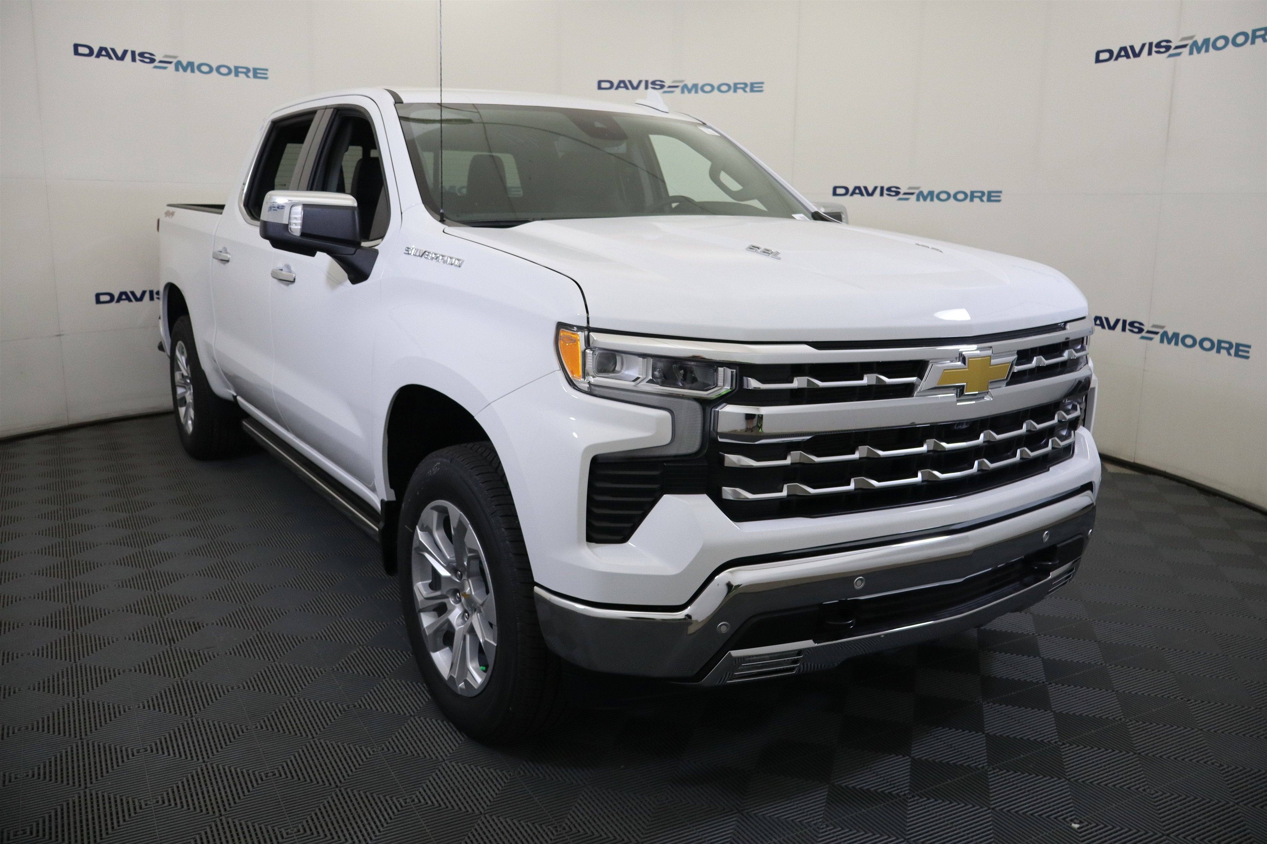 2026 Chevrolet Silverado 1500 LTZ Crew Cab 4WD