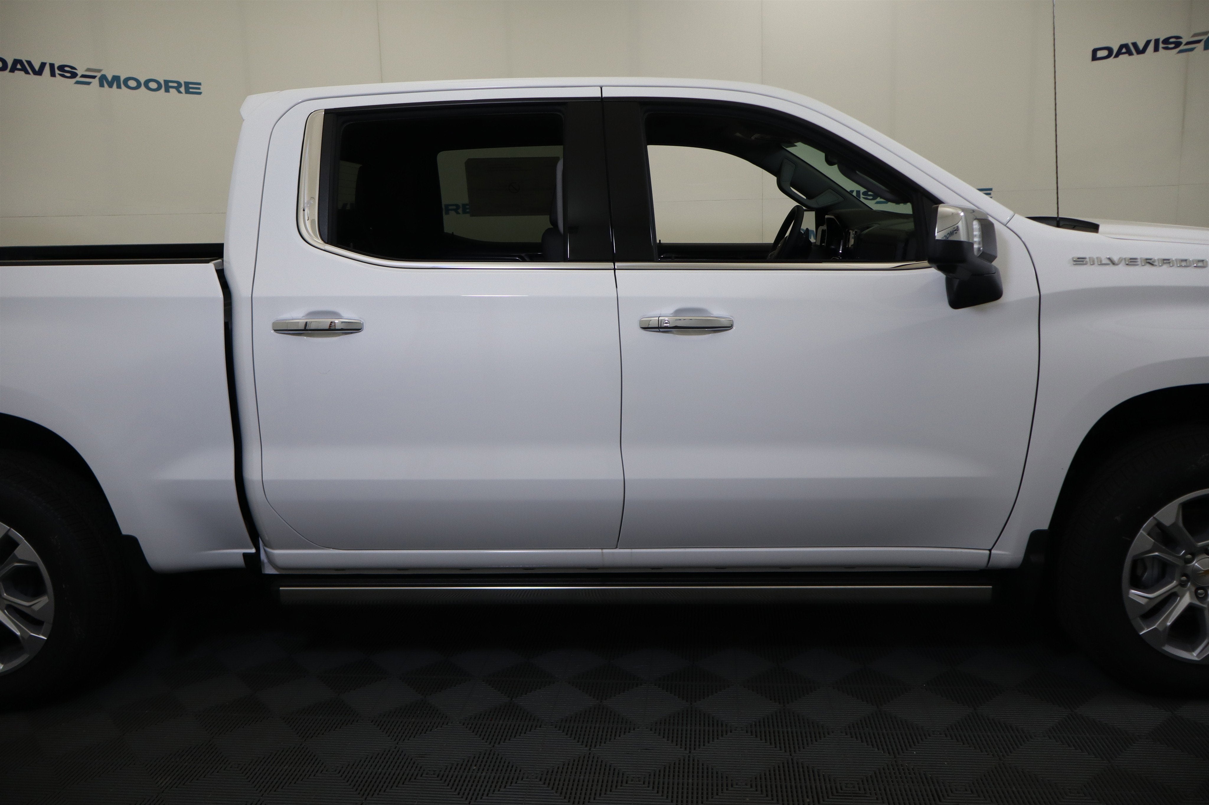 2026 Chevrolet Silverado 1500 LTZ Crew Cab 4WD