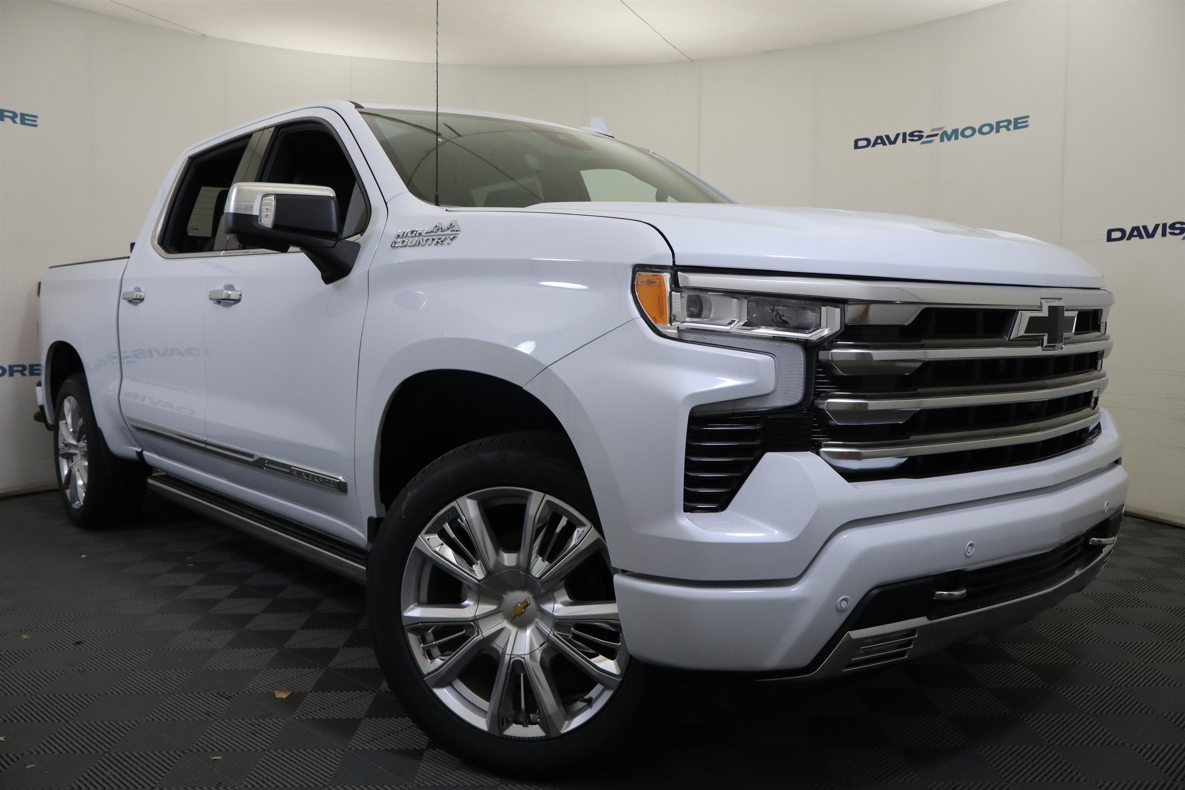 2026 Chevrolet Silverado 1500 High Country Crew Cab 4WD