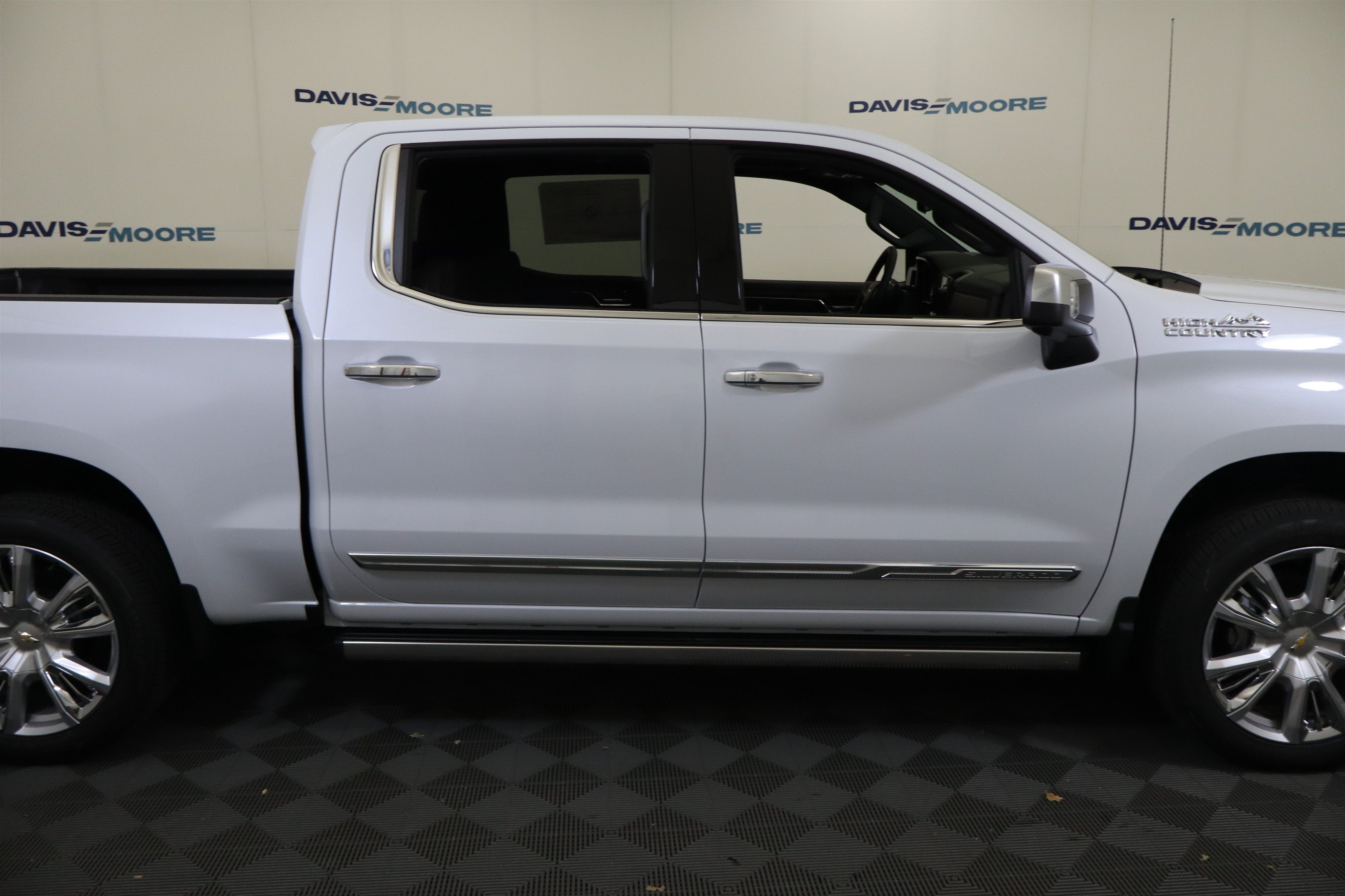 2026 Chevrolet Silverado 1500 High Country Crew Cab 4WD
