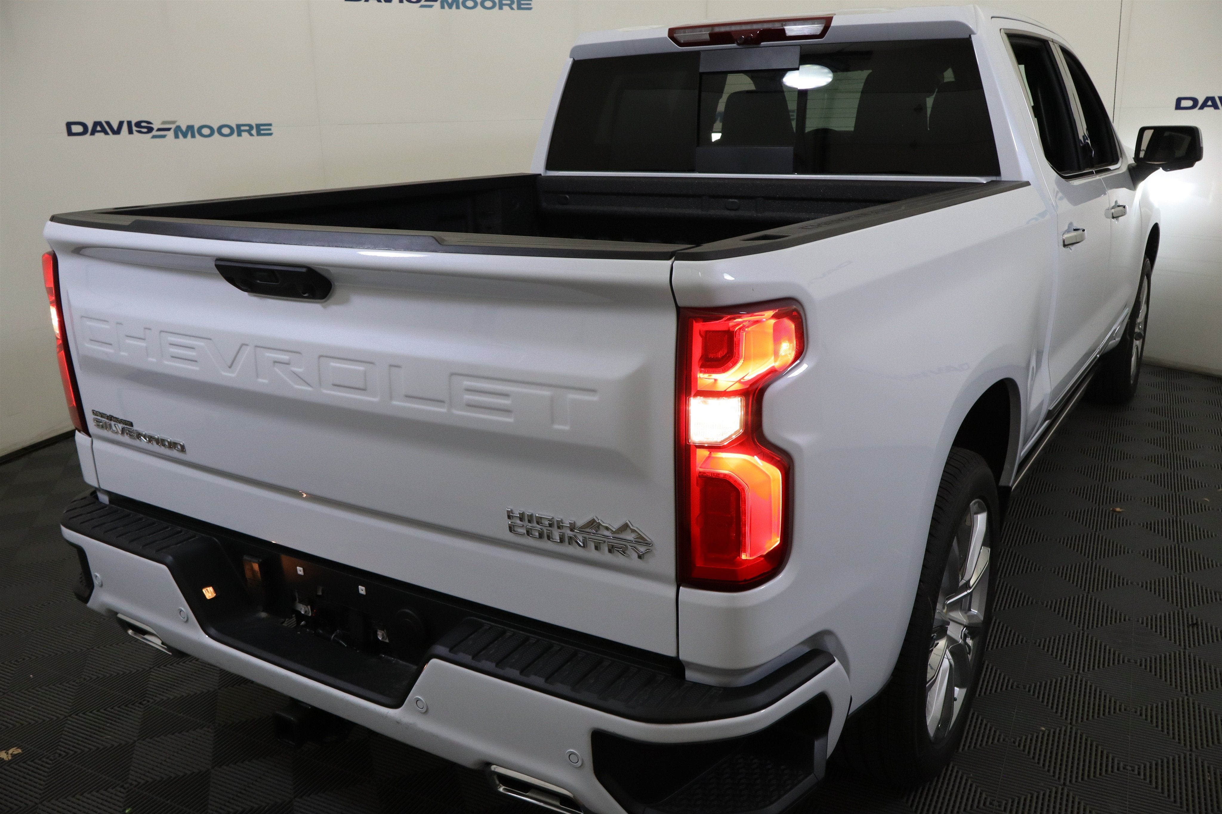 2026 Chevrolet Silverado 1500 High Country Crew Cab 4WD