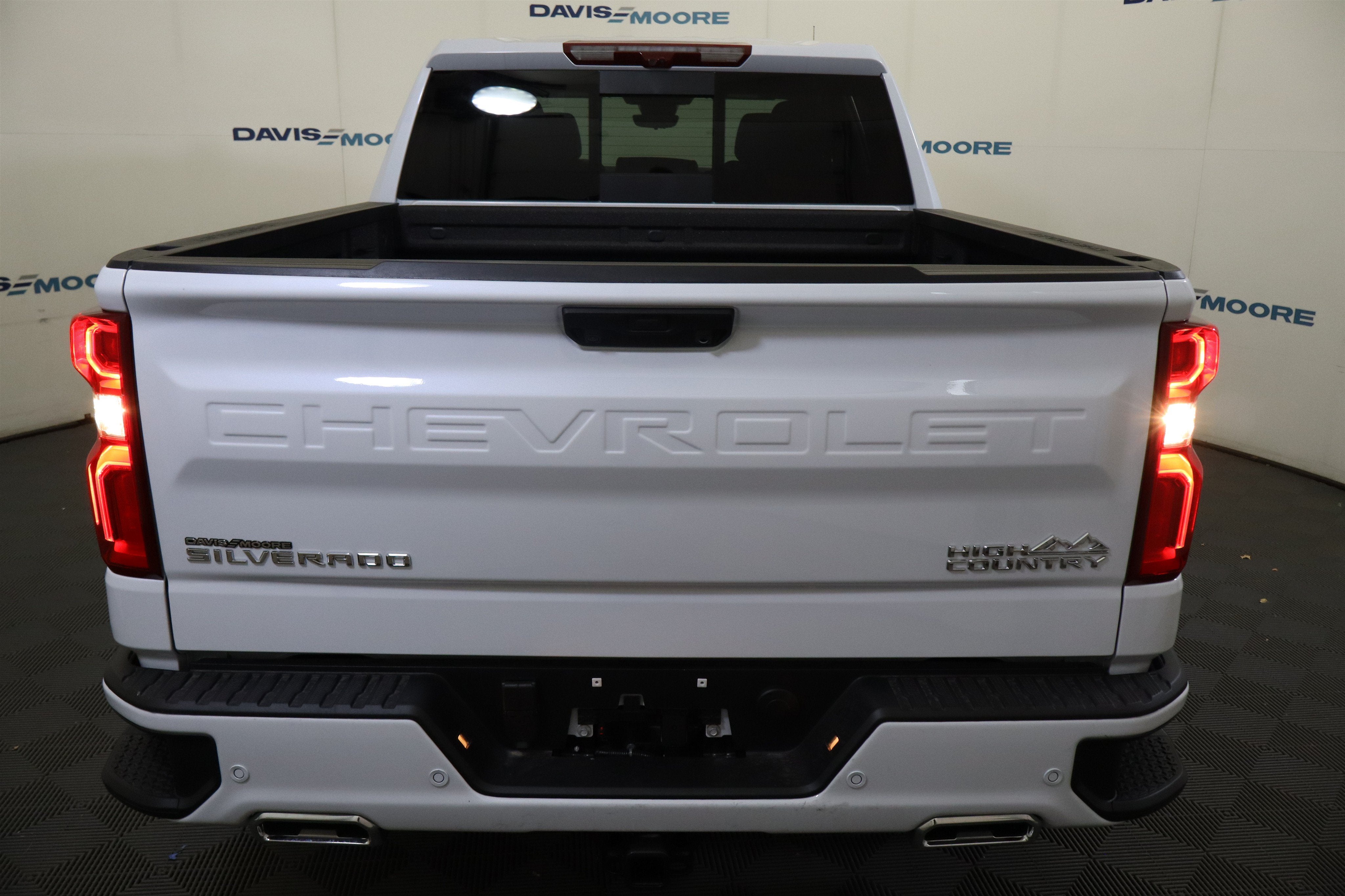 2026 Chevrolet Silverado 1500 High Country Crew Cab 4WD