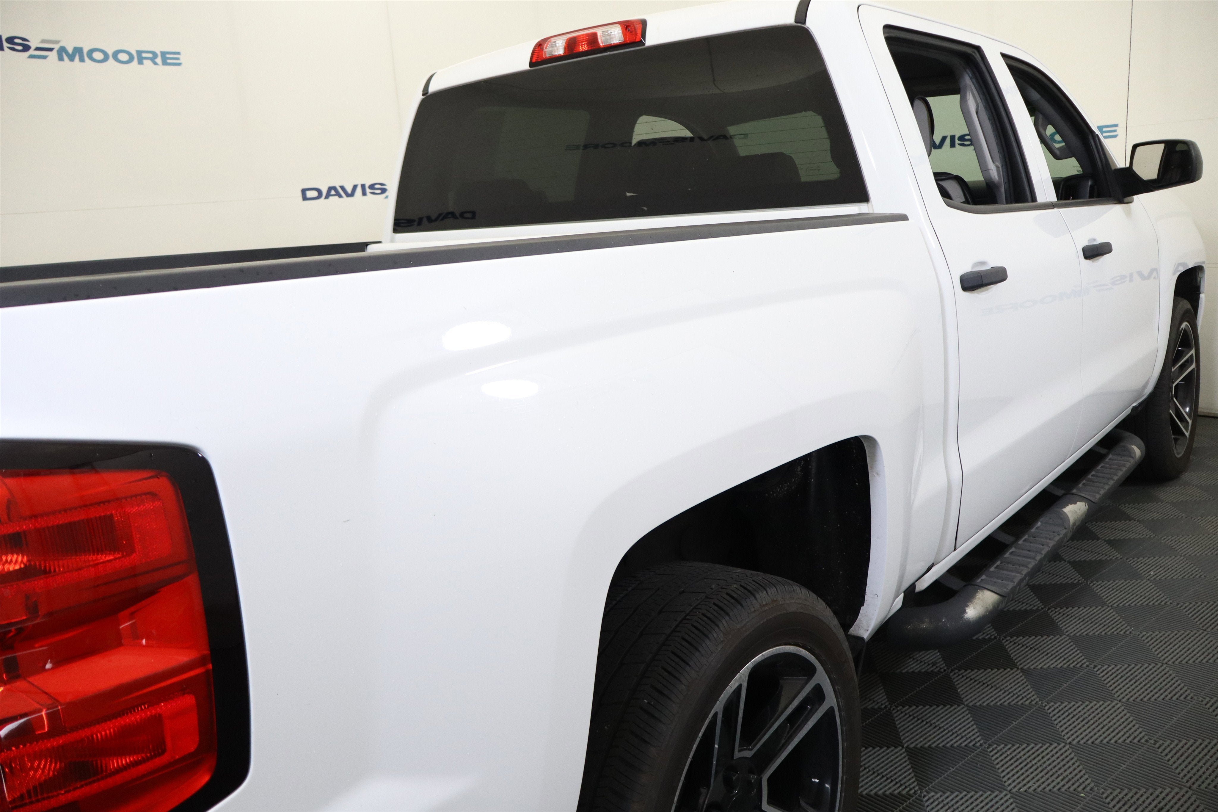2018 Chevrolet Silverado 1500 Custom Crew Cab 4WD