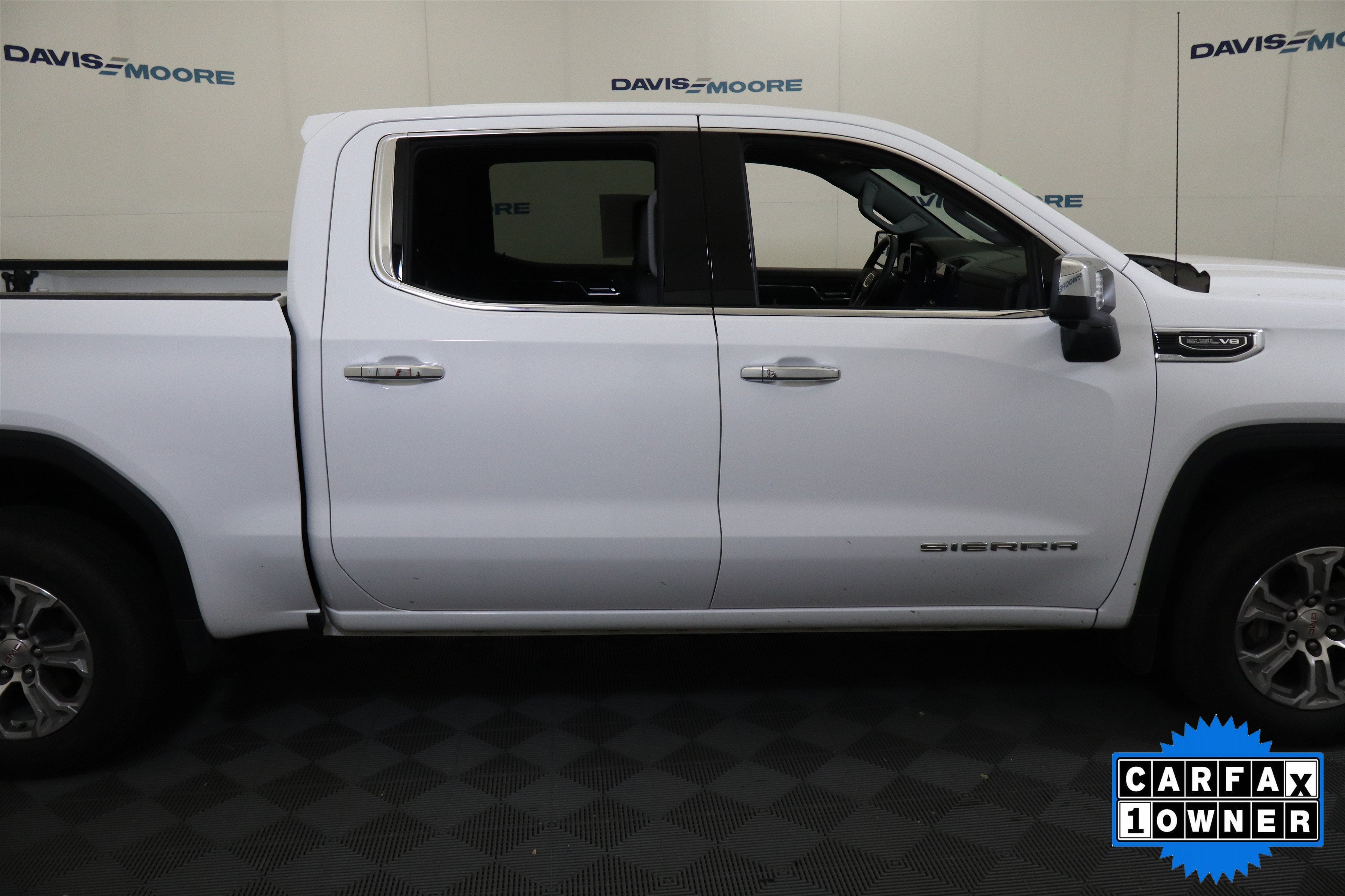 2025 GMC Sierra 1500 SLT Crew Cab 4WD