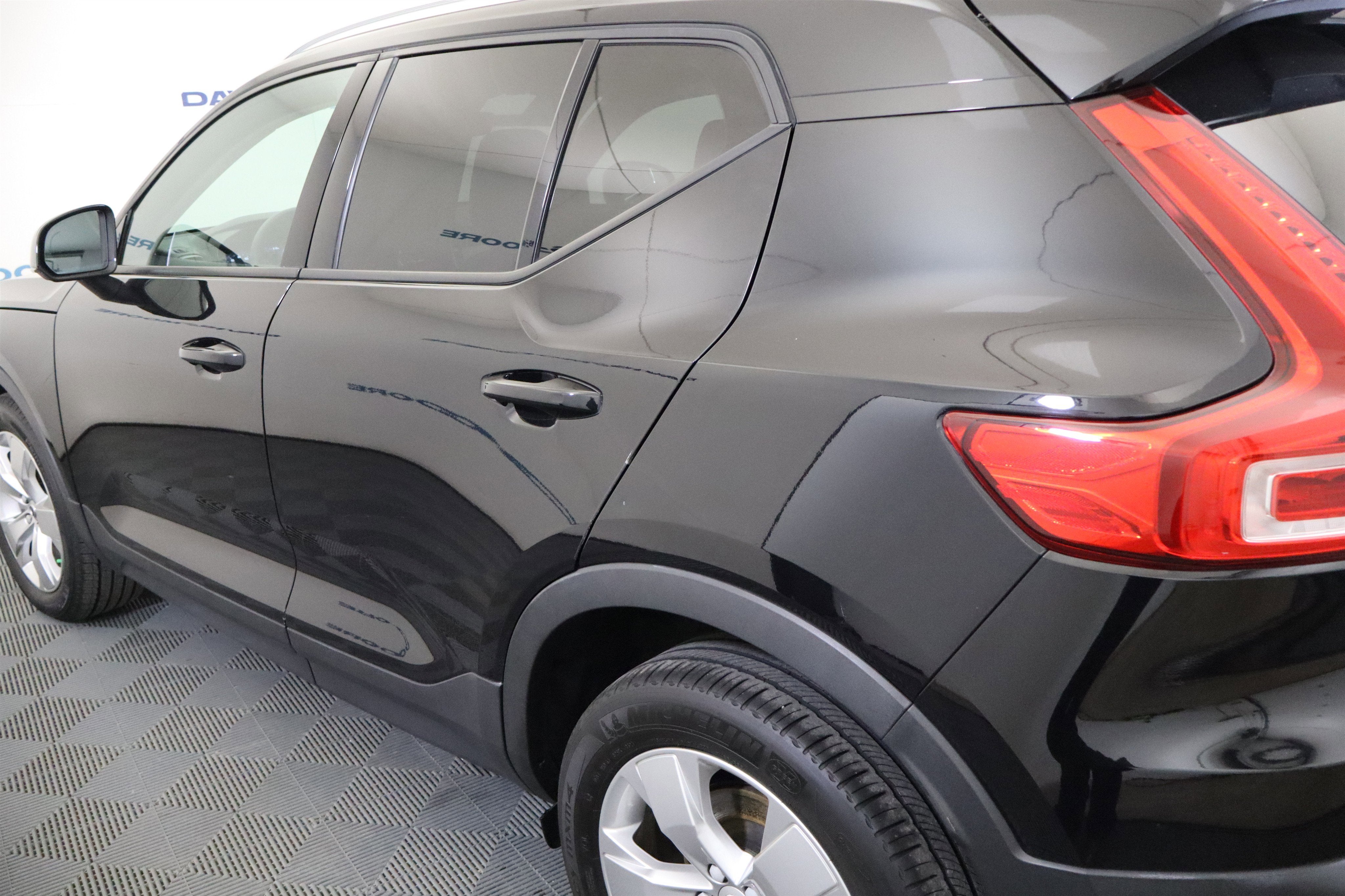 2022 Volvo XC40 Momentum