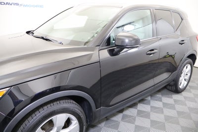 2022 Volvo XC40 Momentum