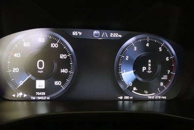 2022 Volvo XC40 Momentum