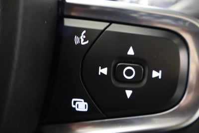 2022 Volvo XC40 Momentum