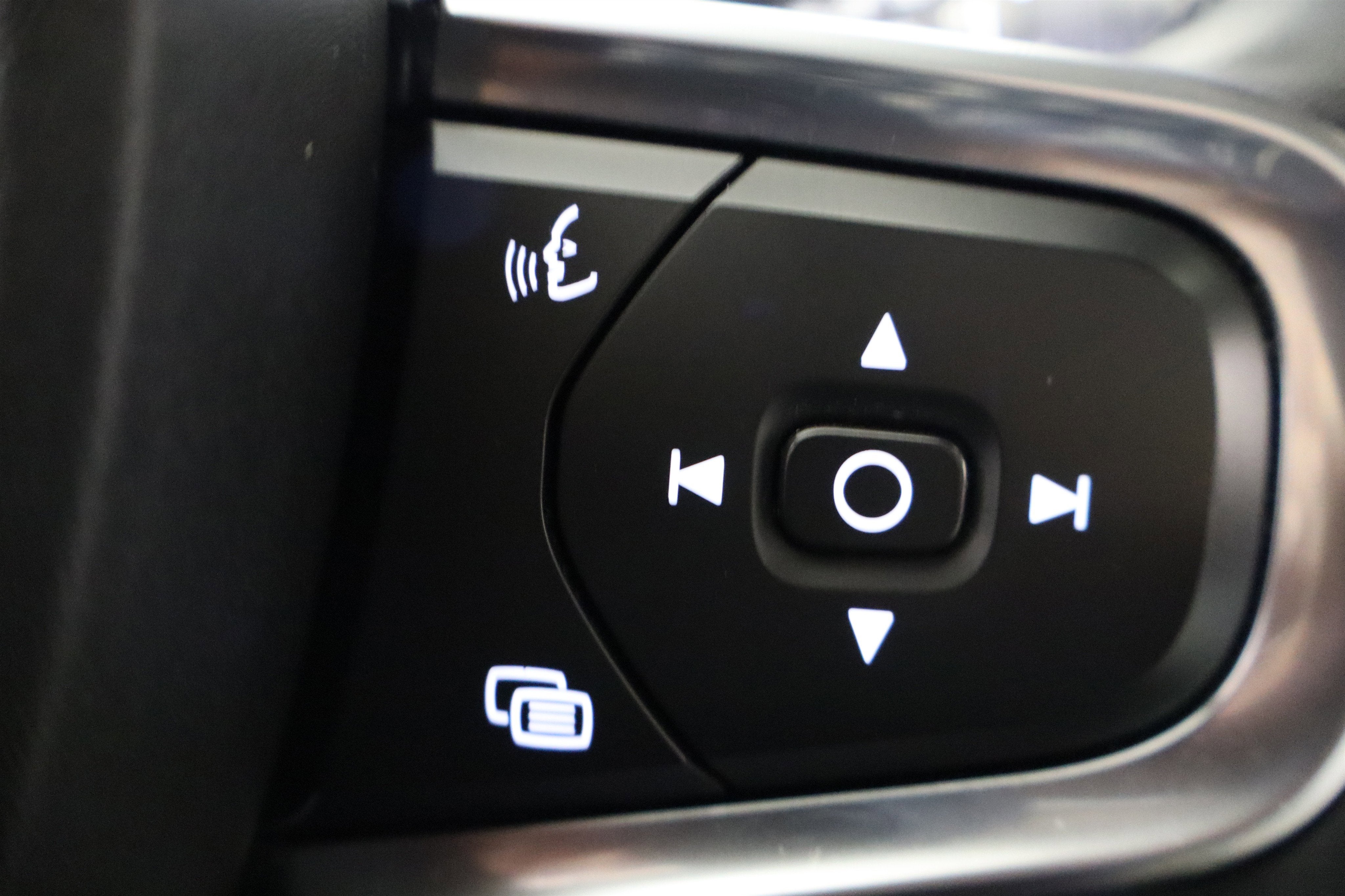 2022 Volvo XC40 Momentum